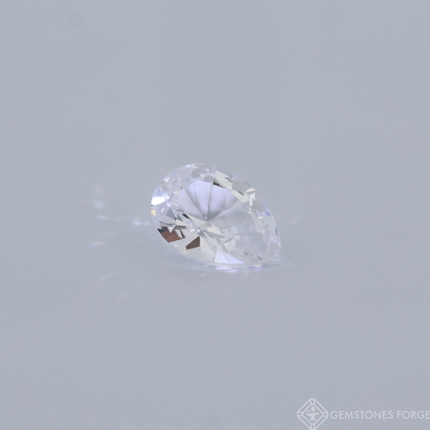 Safír bezbarvý 7x5 mm, pear výbrus, laboratorně vyrobený