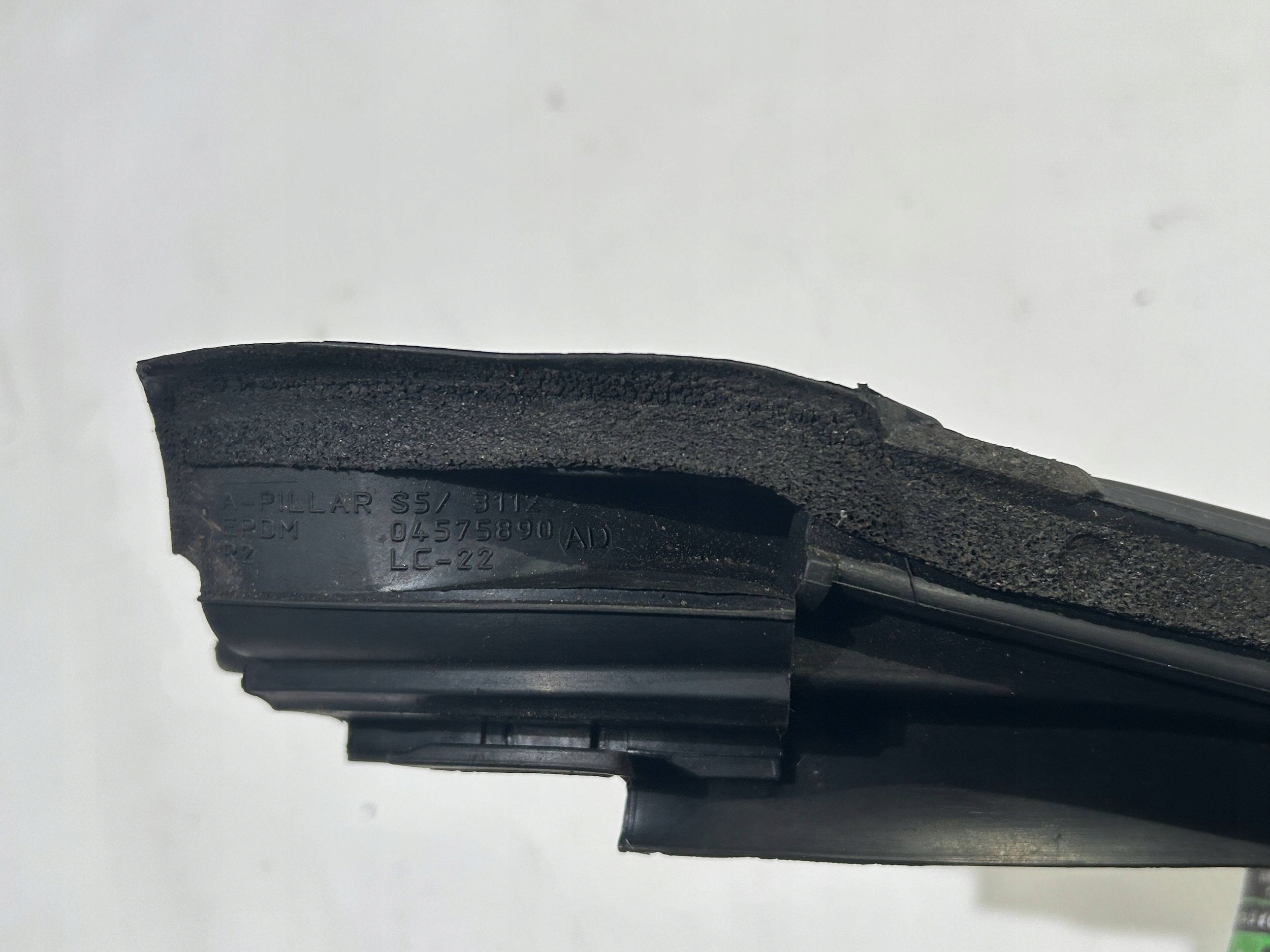 gasket door prawych right upper Dodge Challenger 2015r
