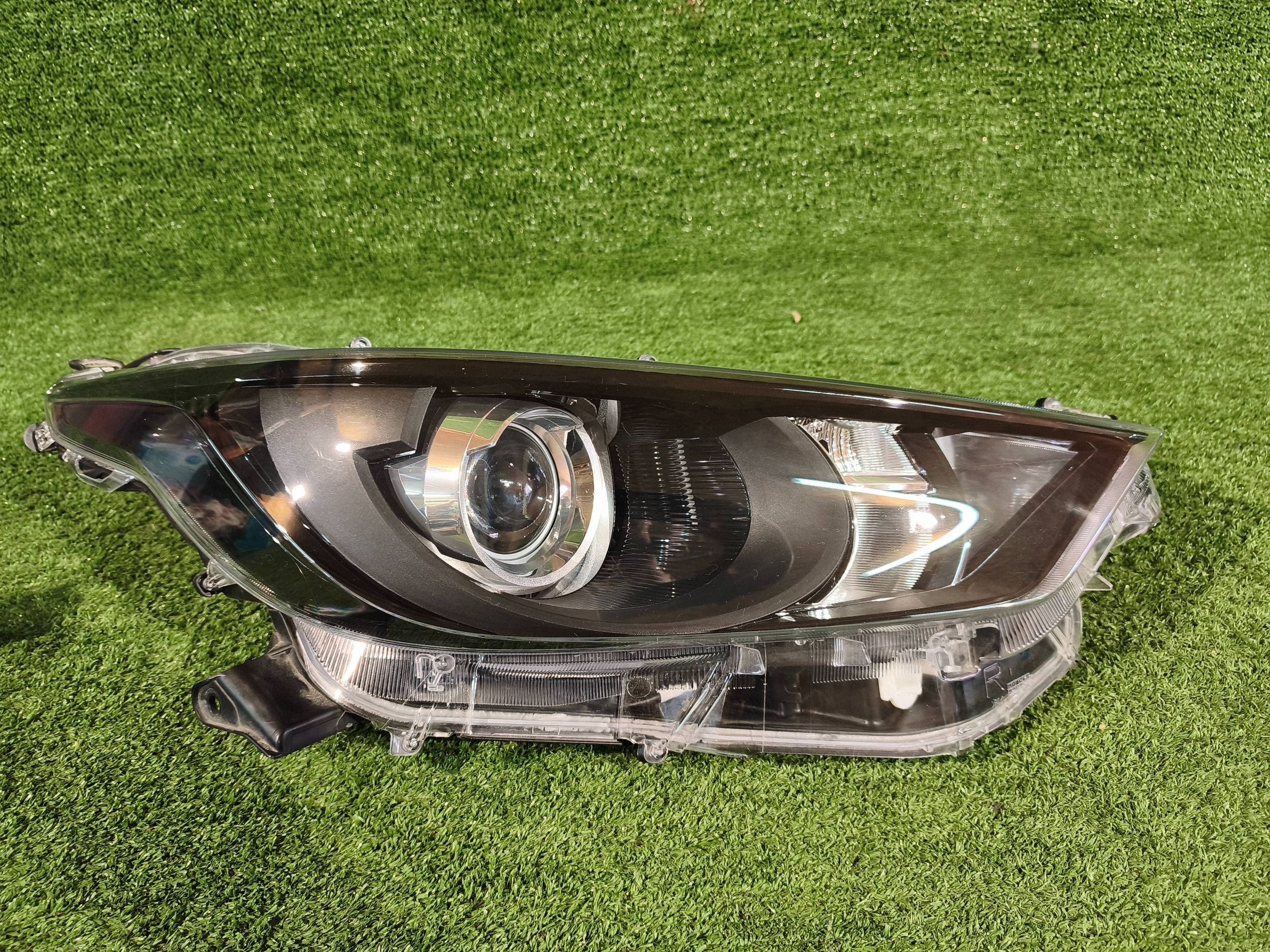 REFLEKTOR right front TOYOTA YARIS IV 20- NR.R1481