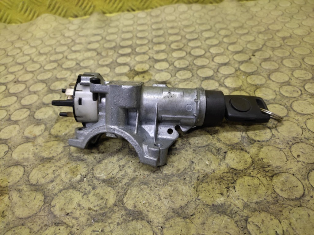 AUDI A4 B5 zapalování klíček 4D0905851