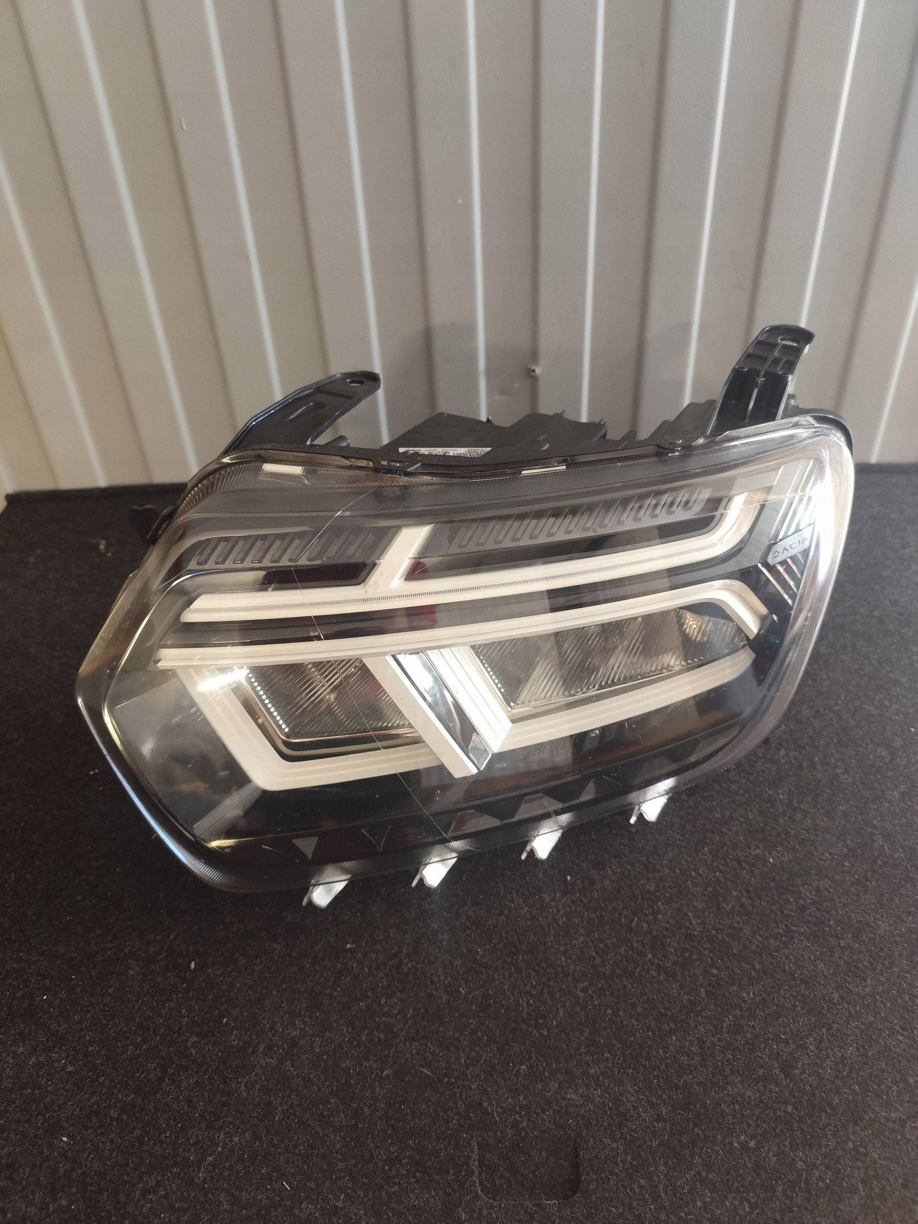 DACIA DUSTER II LIFT light front left FULL LED 260602465R dismantling