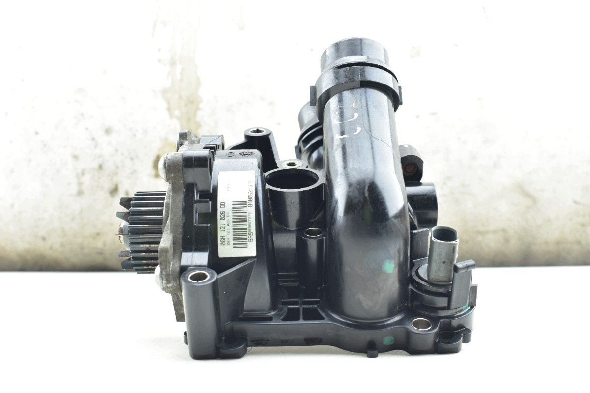 water pump AUDI A4 B8 A5 8T 2.0 TFSI 06H121010A