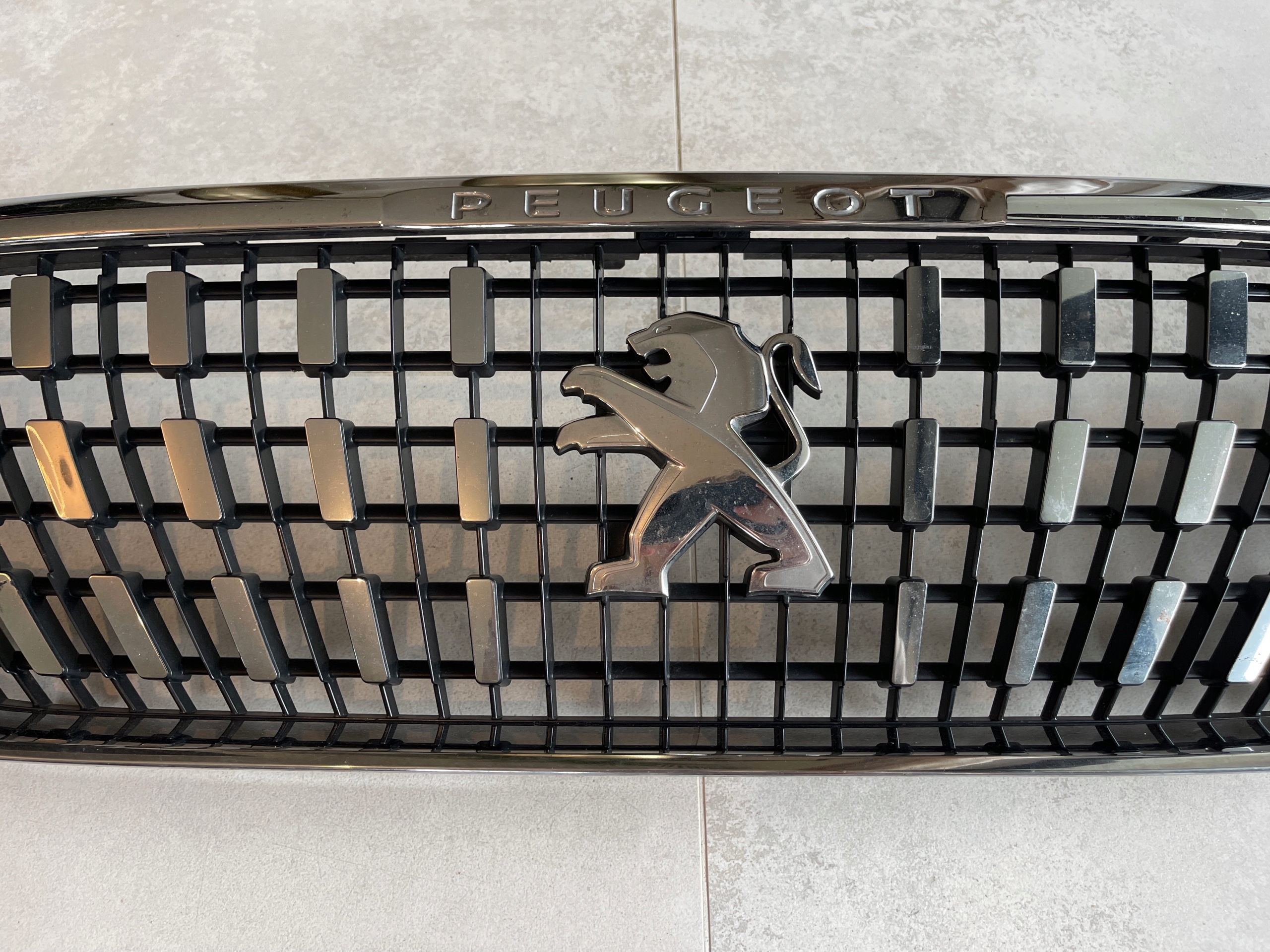 PEUGEOT 3008 II 2 KARTKA GRILL ATRAPA CHŁODNICY CHROM AA37794254 Producent części Peugeot OE