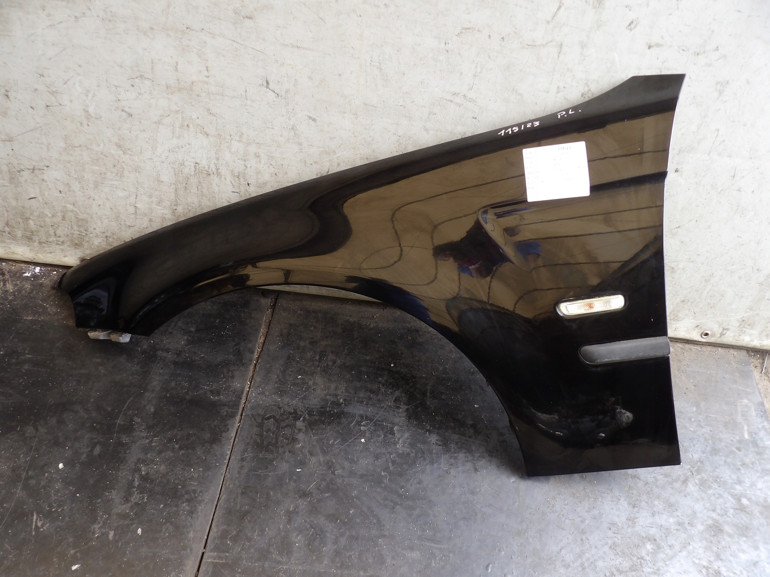 BMW E46 fender left 375/9