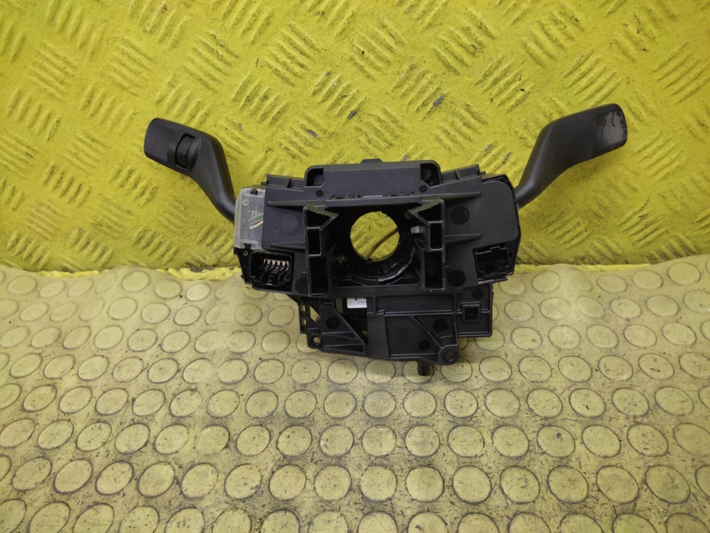 FORD FOCUS MK2 commande levier commodo sous volant 4M5T13N064GH