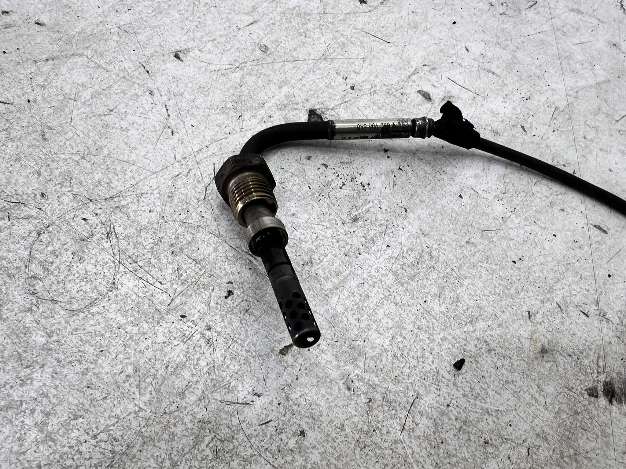 Sensor TEMPERATURY Gase AUDI VW 059906088A