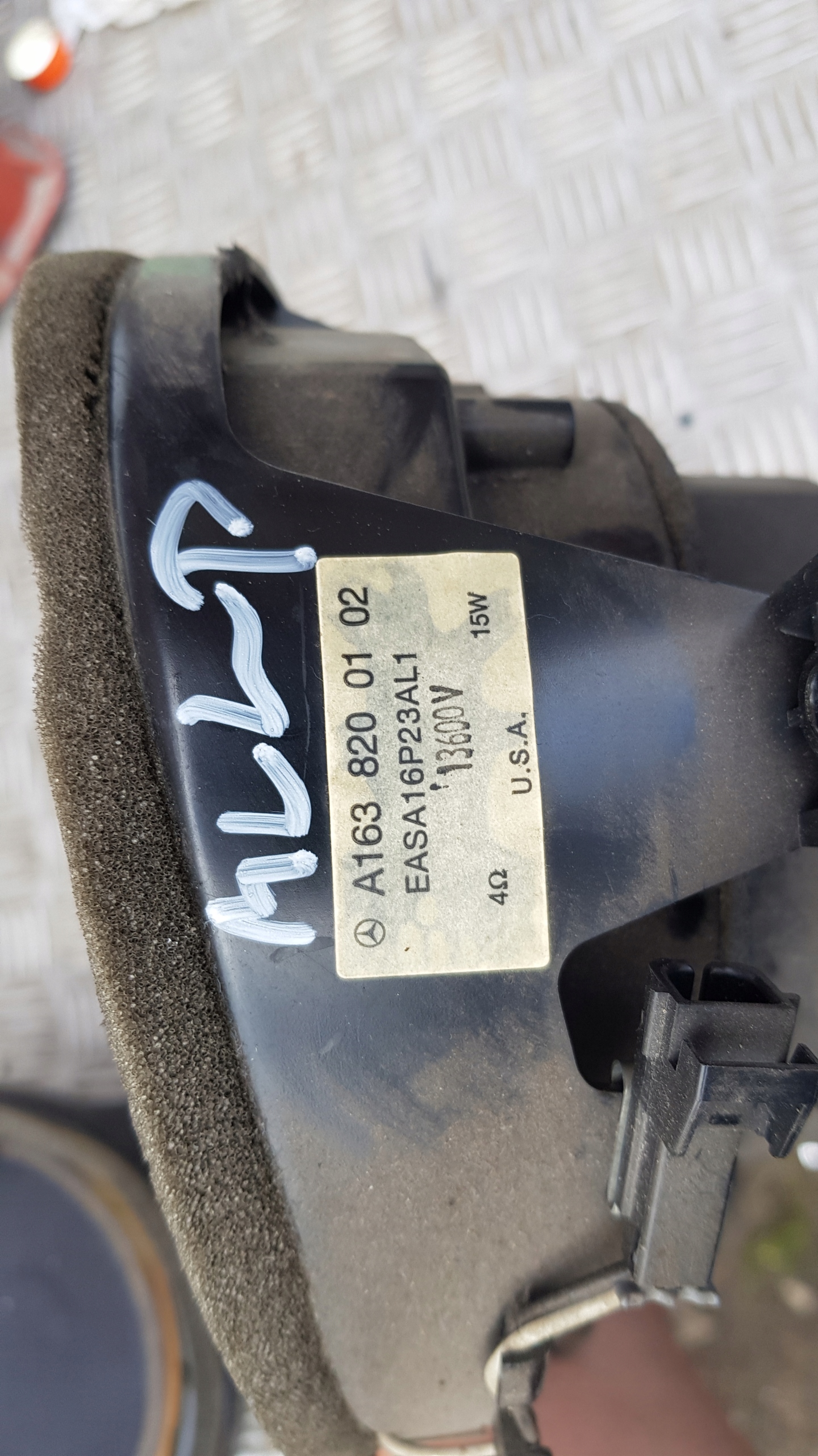 MERCEDES W163 ML speaker door left front A1638200102