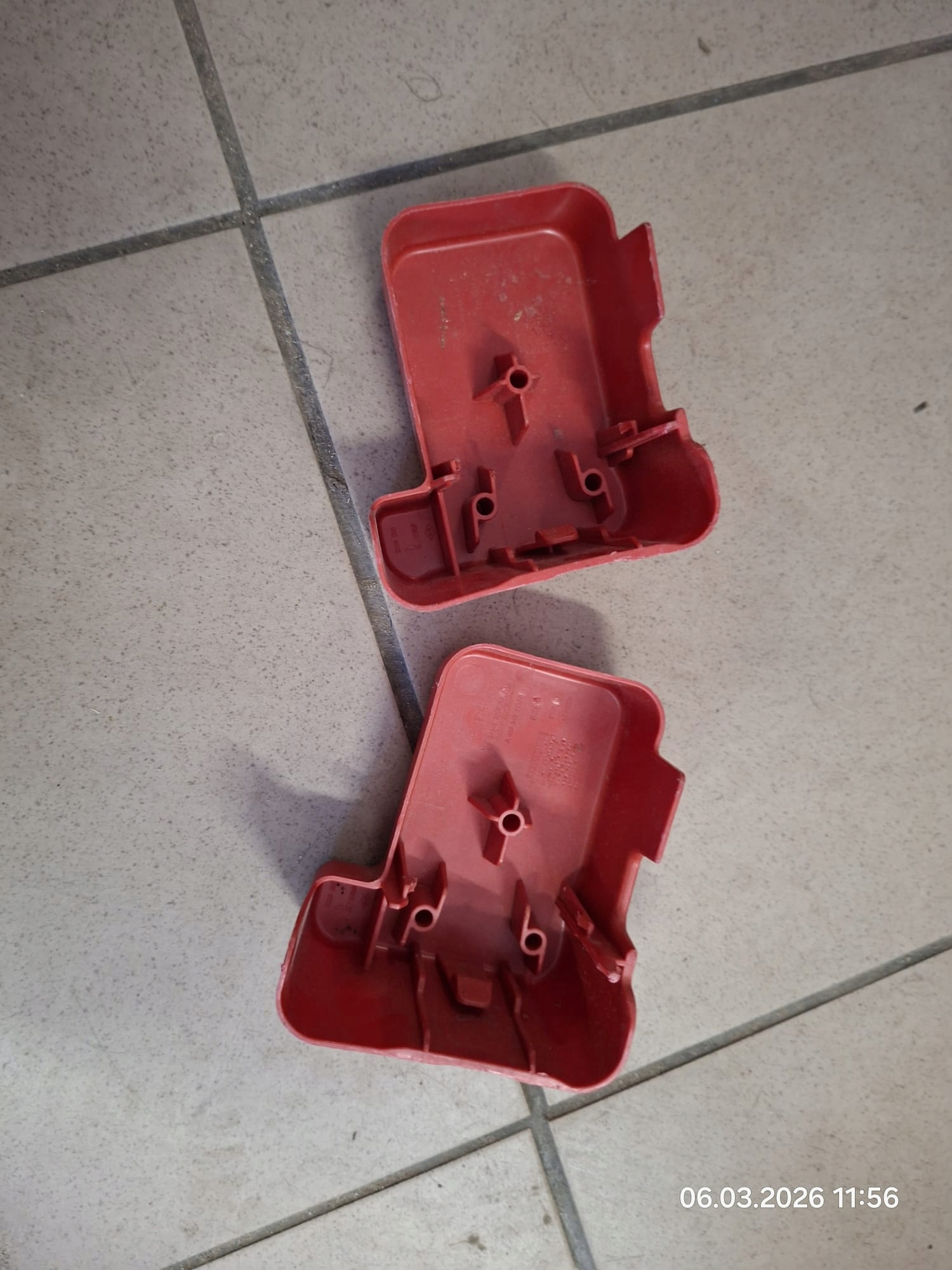 Blende Abdeckung KLEMY PLUSOWEJ RENAULT TWINGO III 243450307R