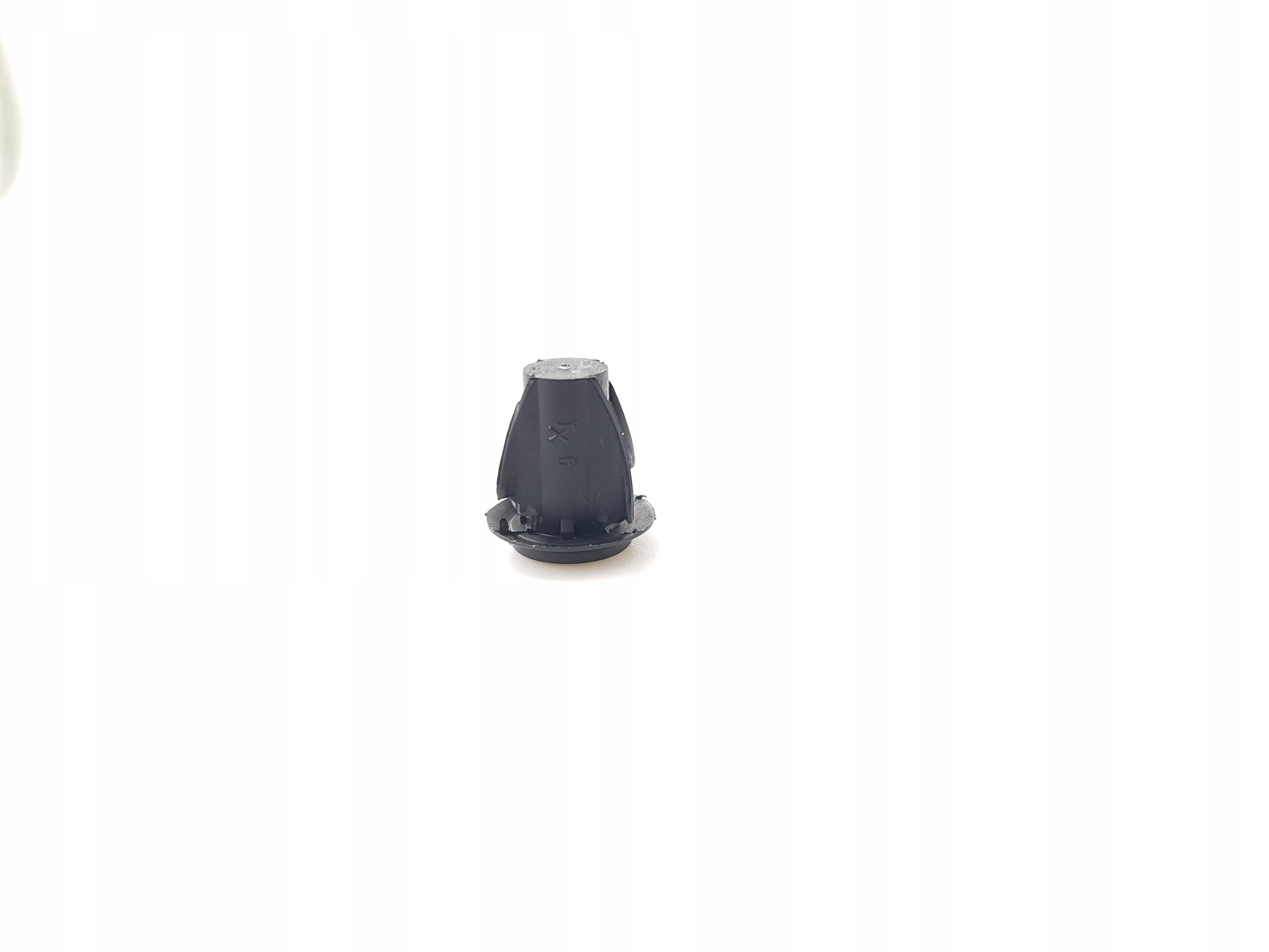 SPINKA ZAŚLEPKI BŁOTNIKA TRÓJKĄTA RENAULT Numer katalogowy części 7703081212