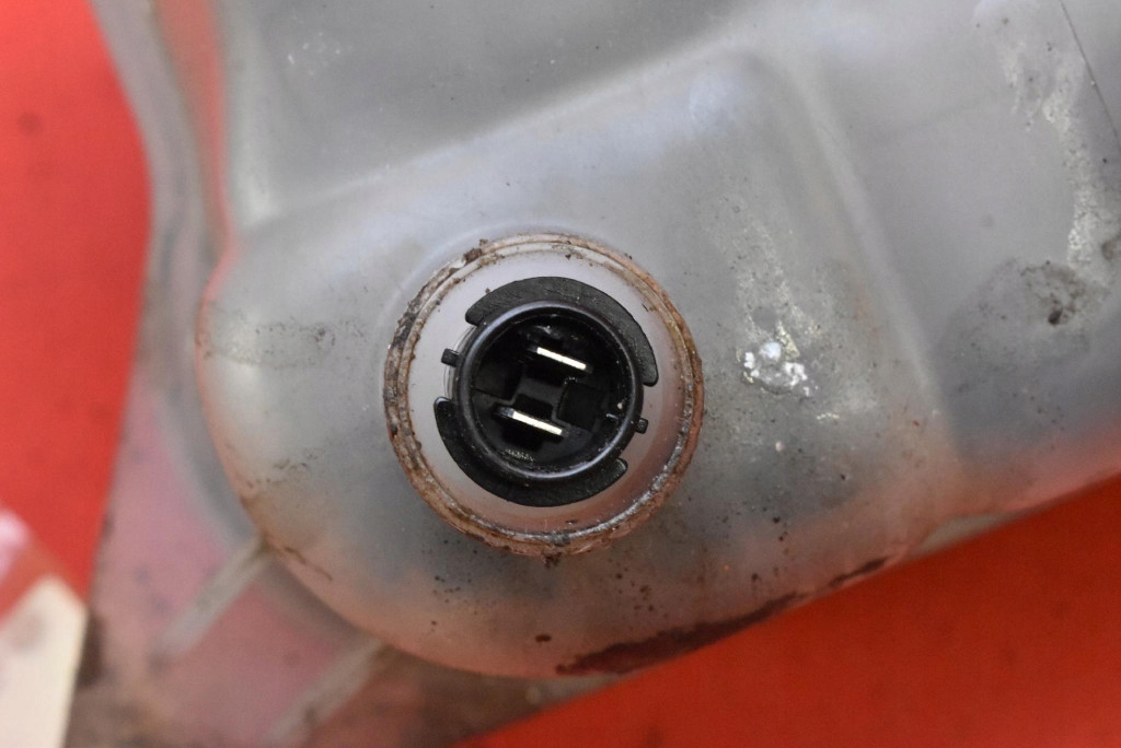 Réservoir eau AUDI A8 D2 4.2 V8 300 KM 94-99