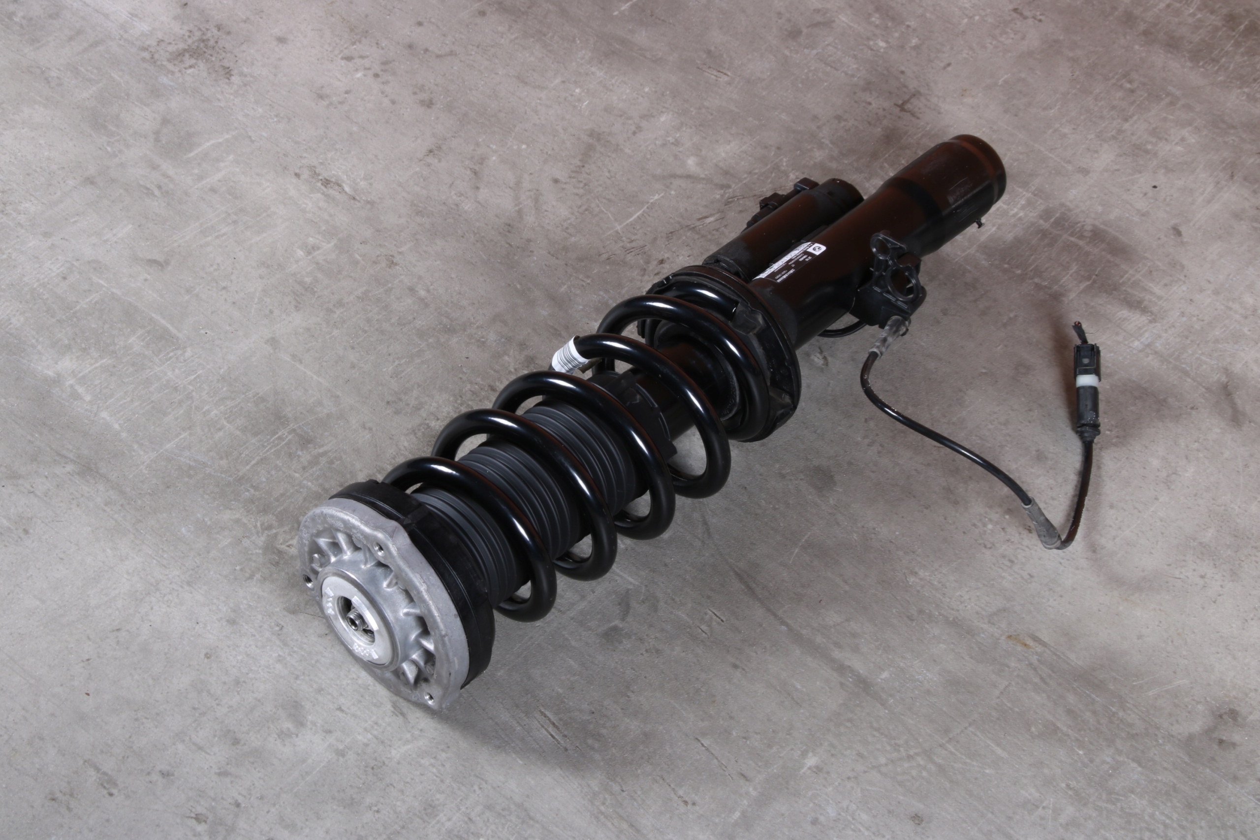 BMW 8 G16 X-DRIVE shock absorber right front front VDM VDC 6878122