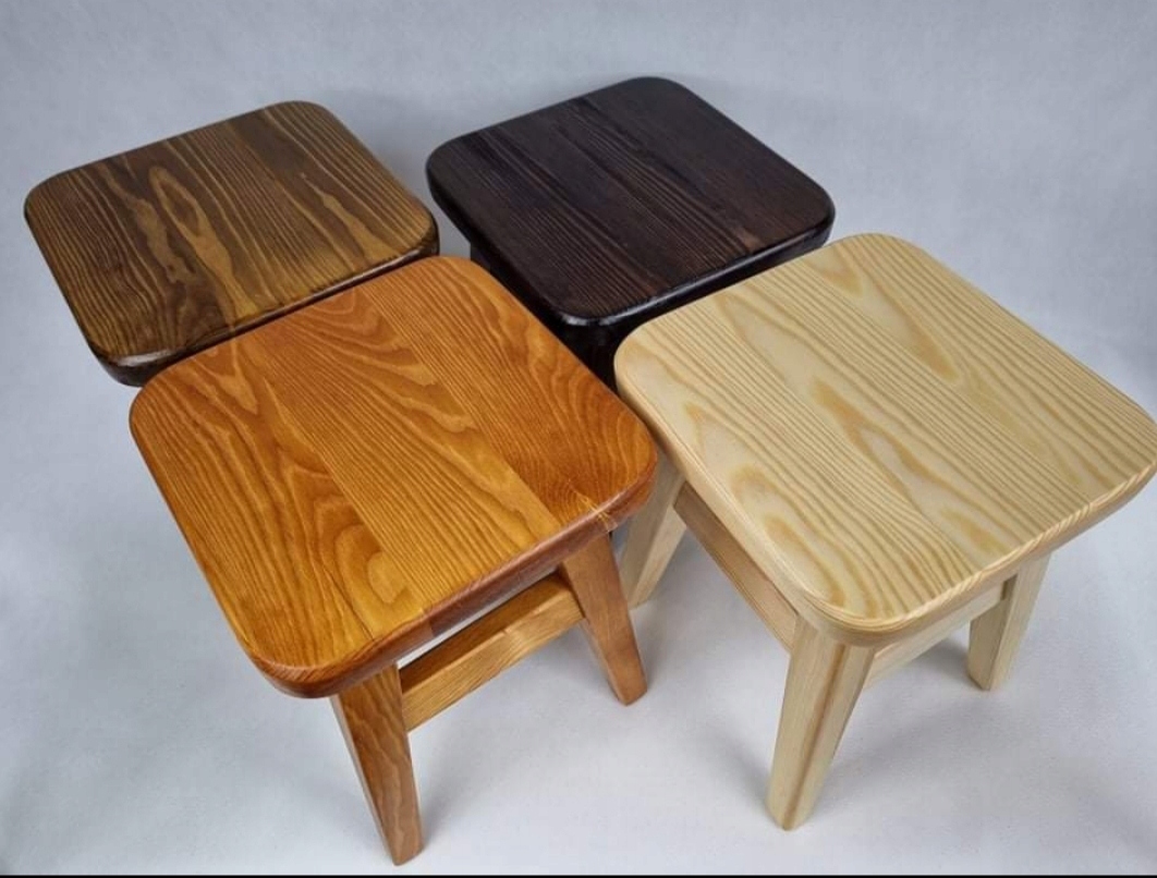 Taboret drewniany kuchenny sosnowy 45cm kolor brąz Marka inna