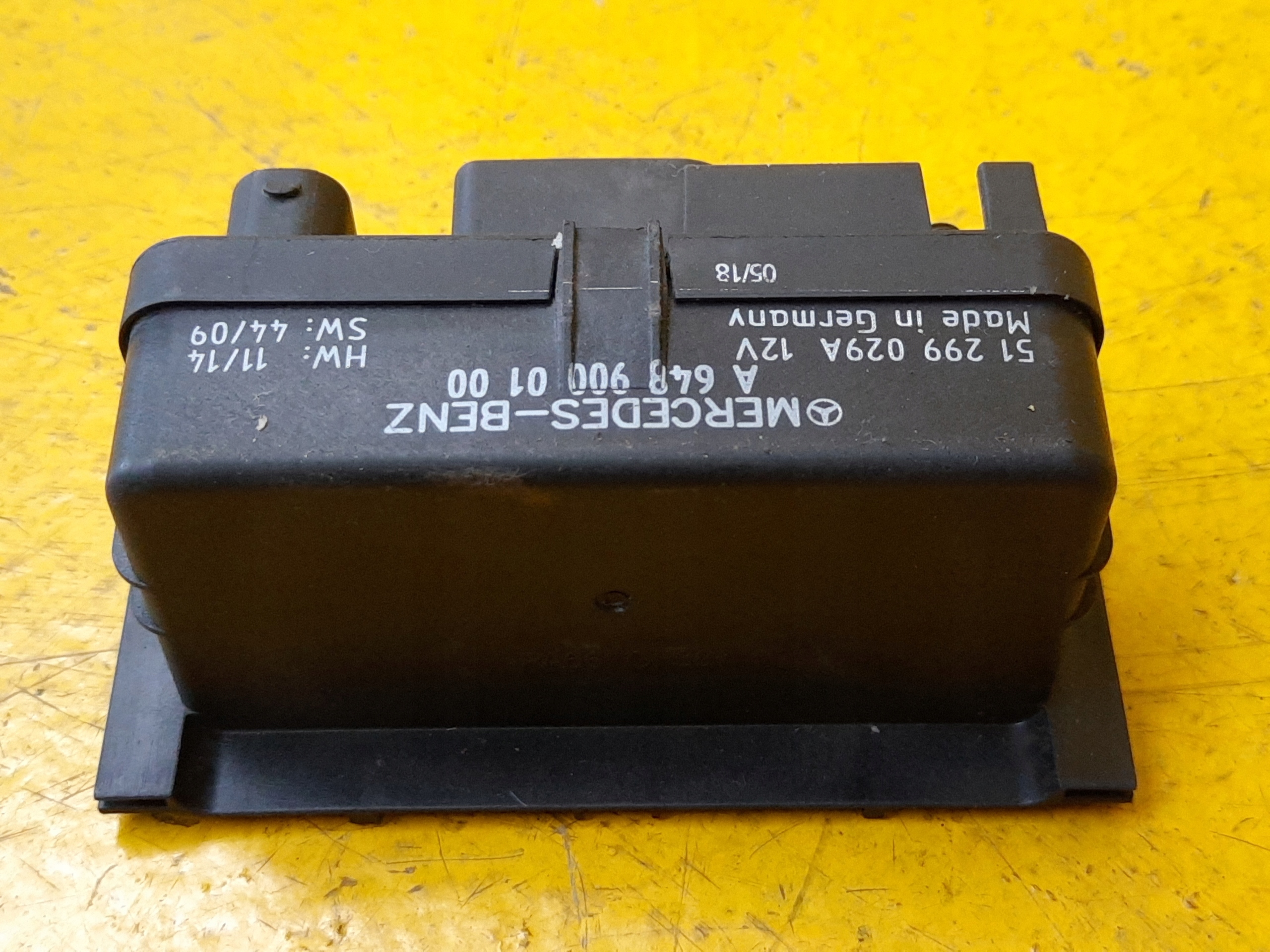 A648 900 - SPRINTER VITO w648 Реле свічок A6489000100