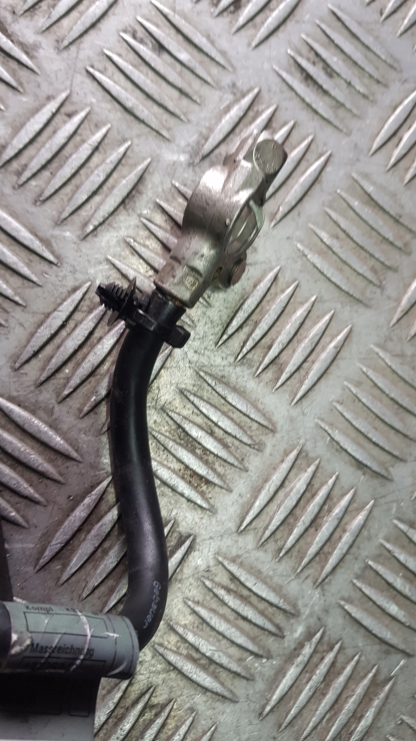 MERCEDES W204 pyrotechnic clamp plus A2075400240