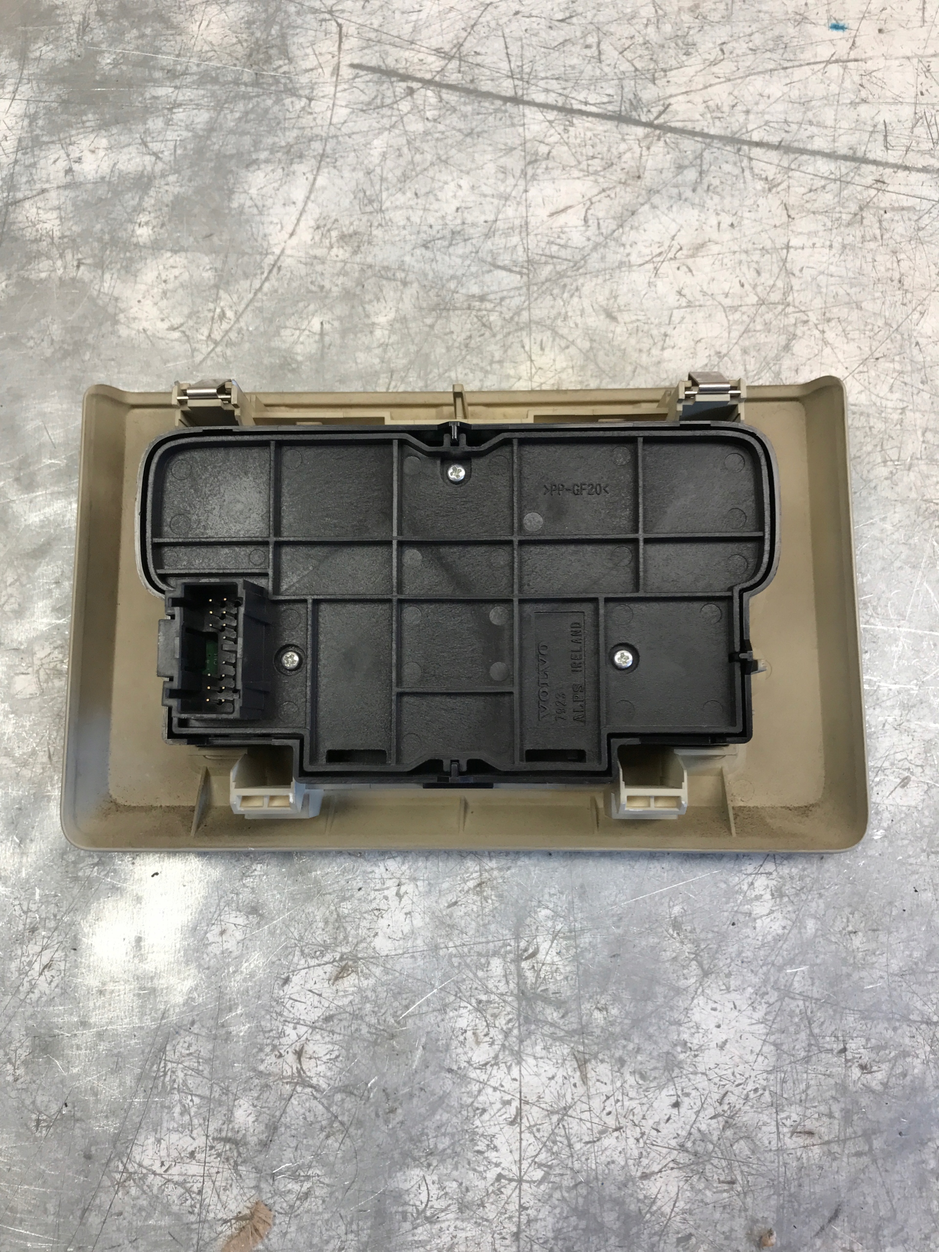 control panel RADIEM rear part VOLVO S80 39872025