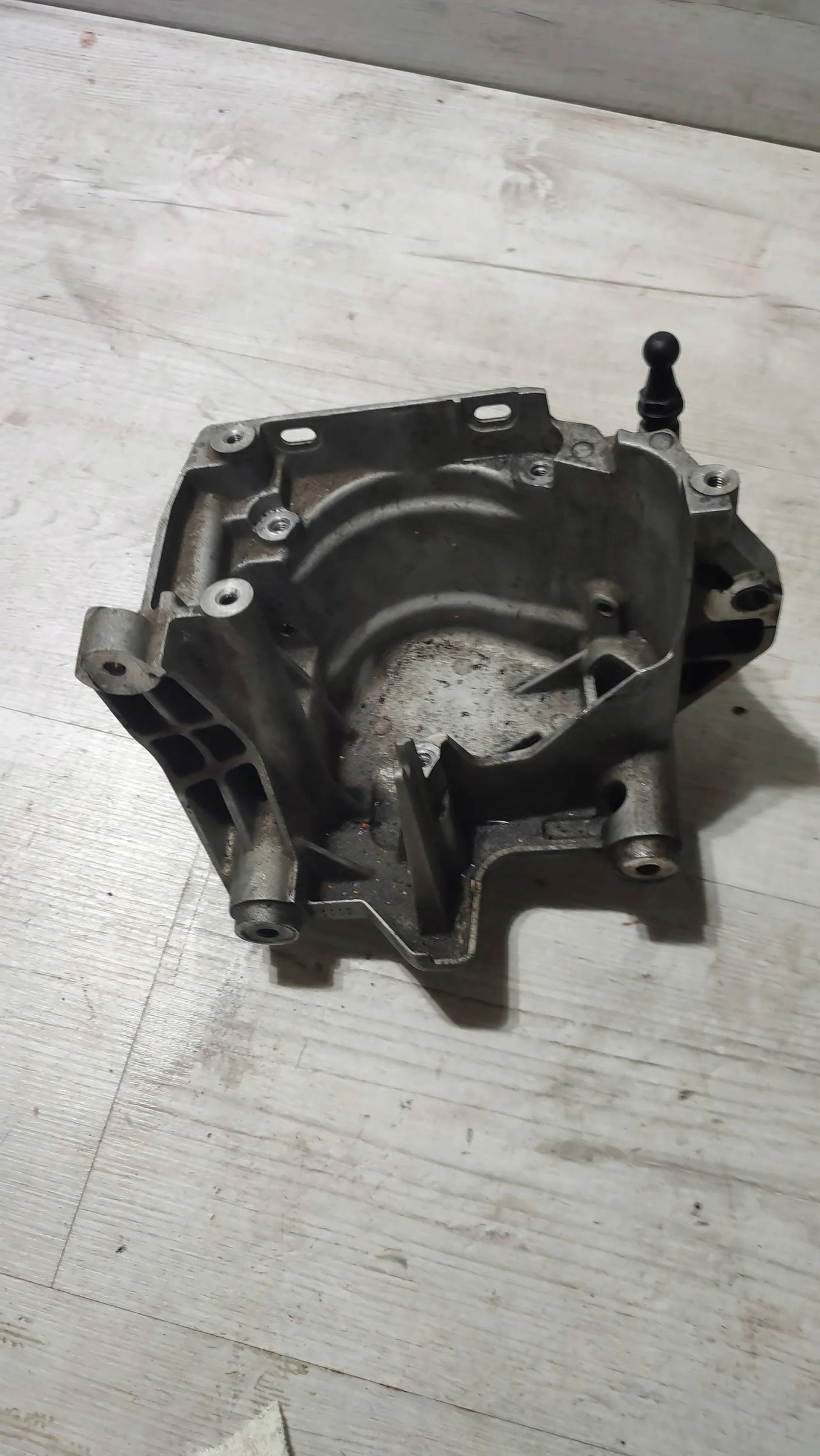 Ford Mondeo MK5 16r 2.0TDCi držač filtera goriva