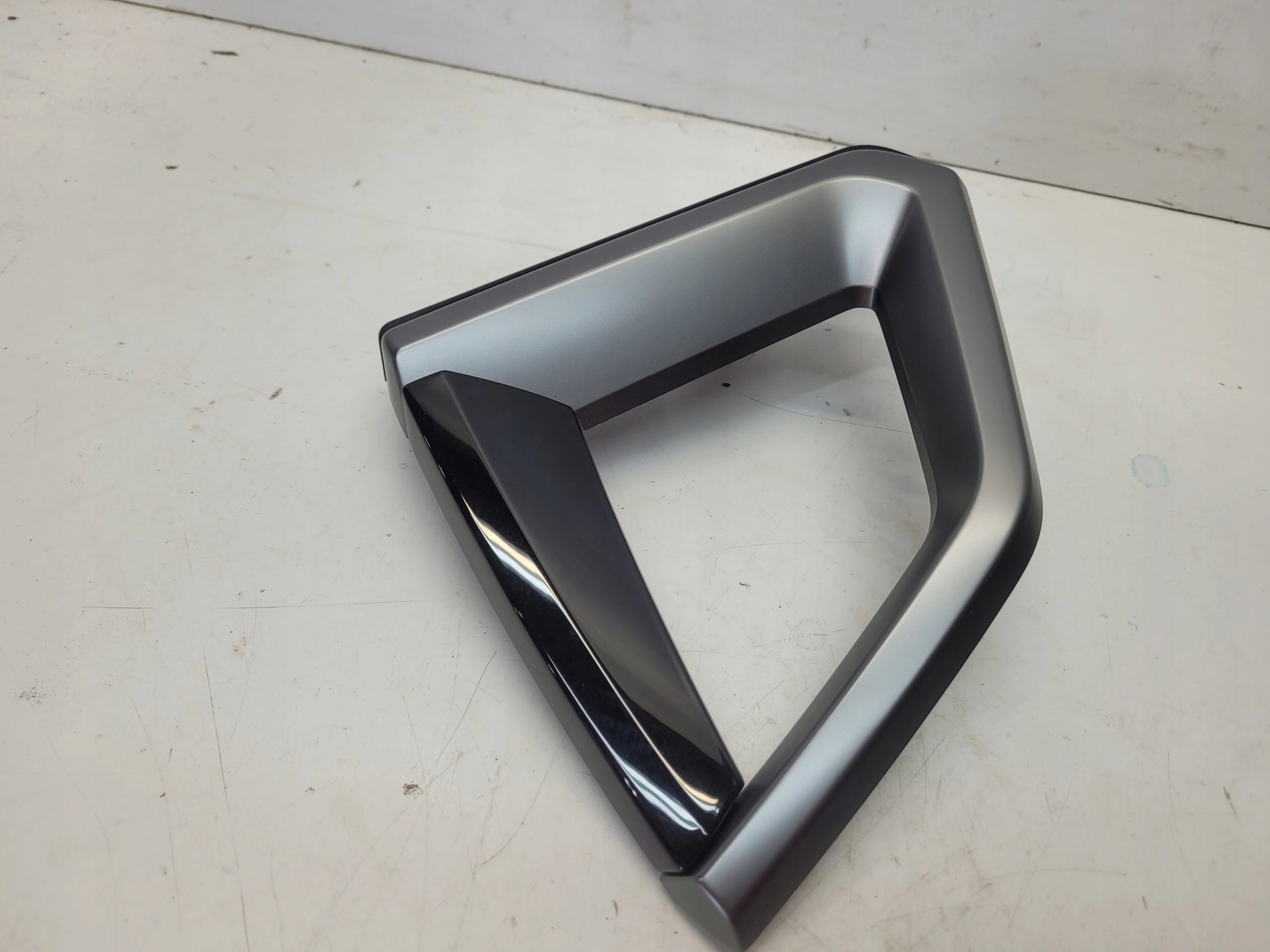 frame KRATKI air conditioning devices PRAWEJ AUDI Q4 E-TRON 89C853190A