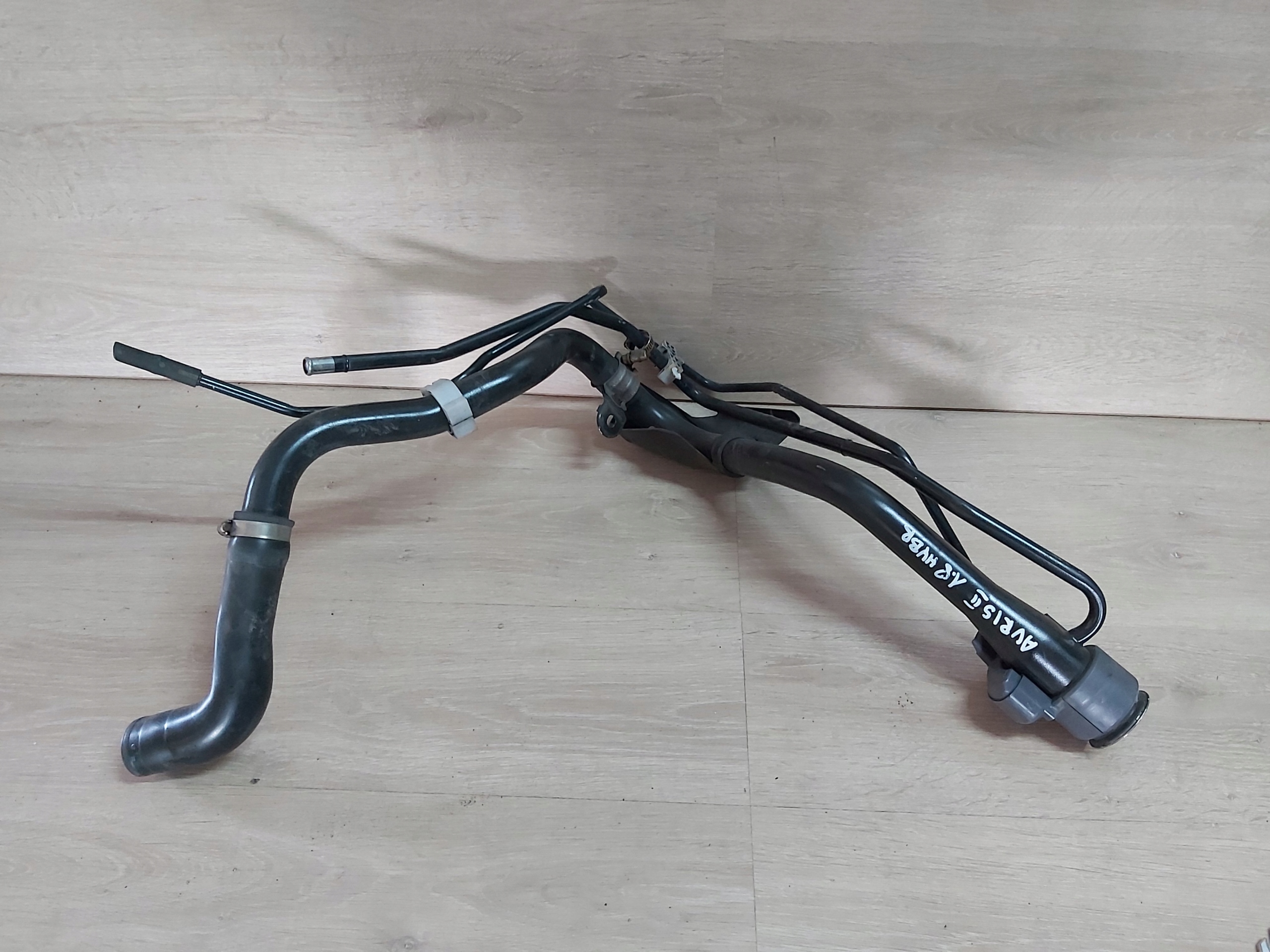 Toyota Auris II 1,8 hybryda wlew paliwa rura wlewu