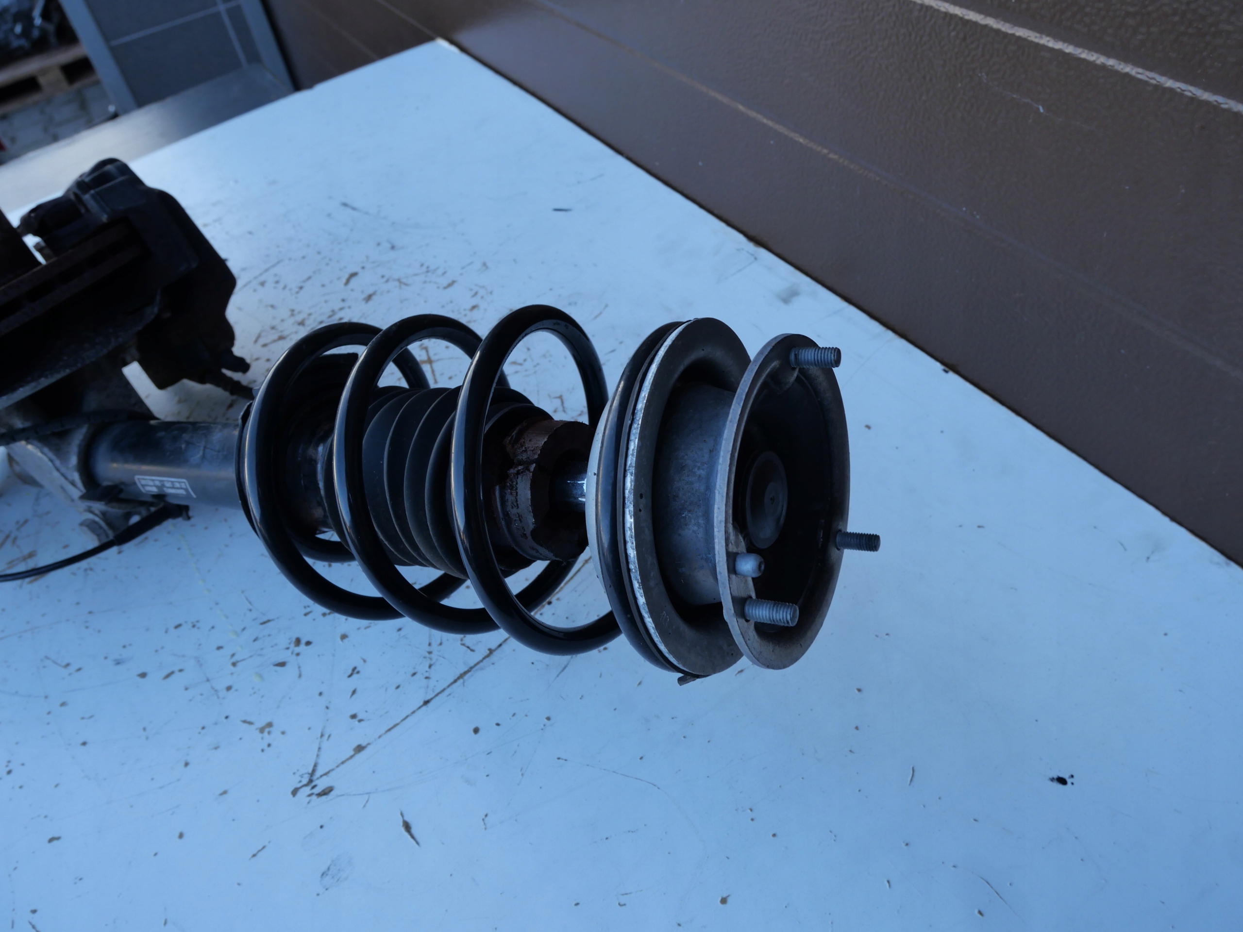 BMW 3 E92 shock absorber MACPERSON swing 824903008022