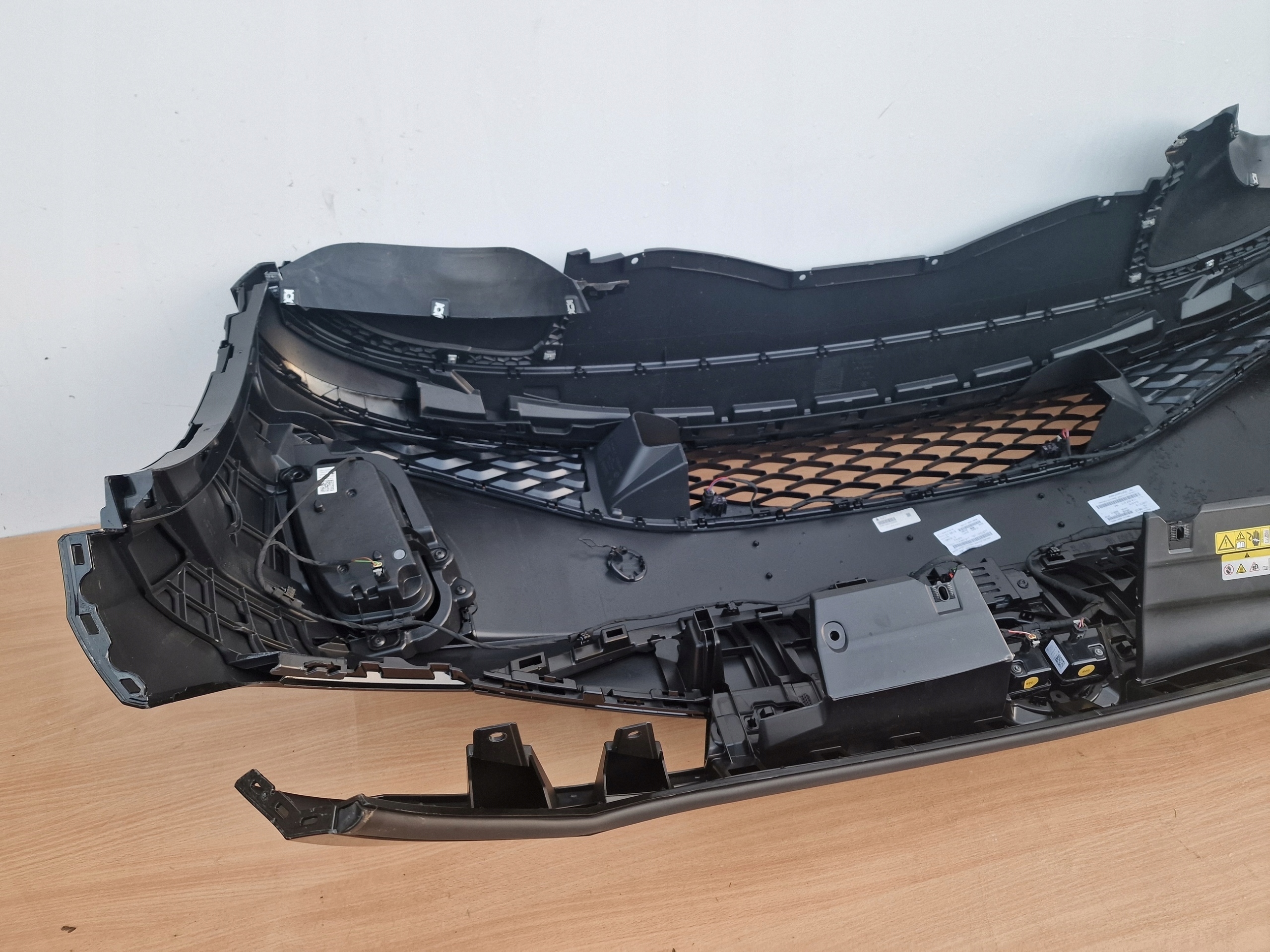 VW ID4 GTX bumper front RADAR LEDY sensors DRL