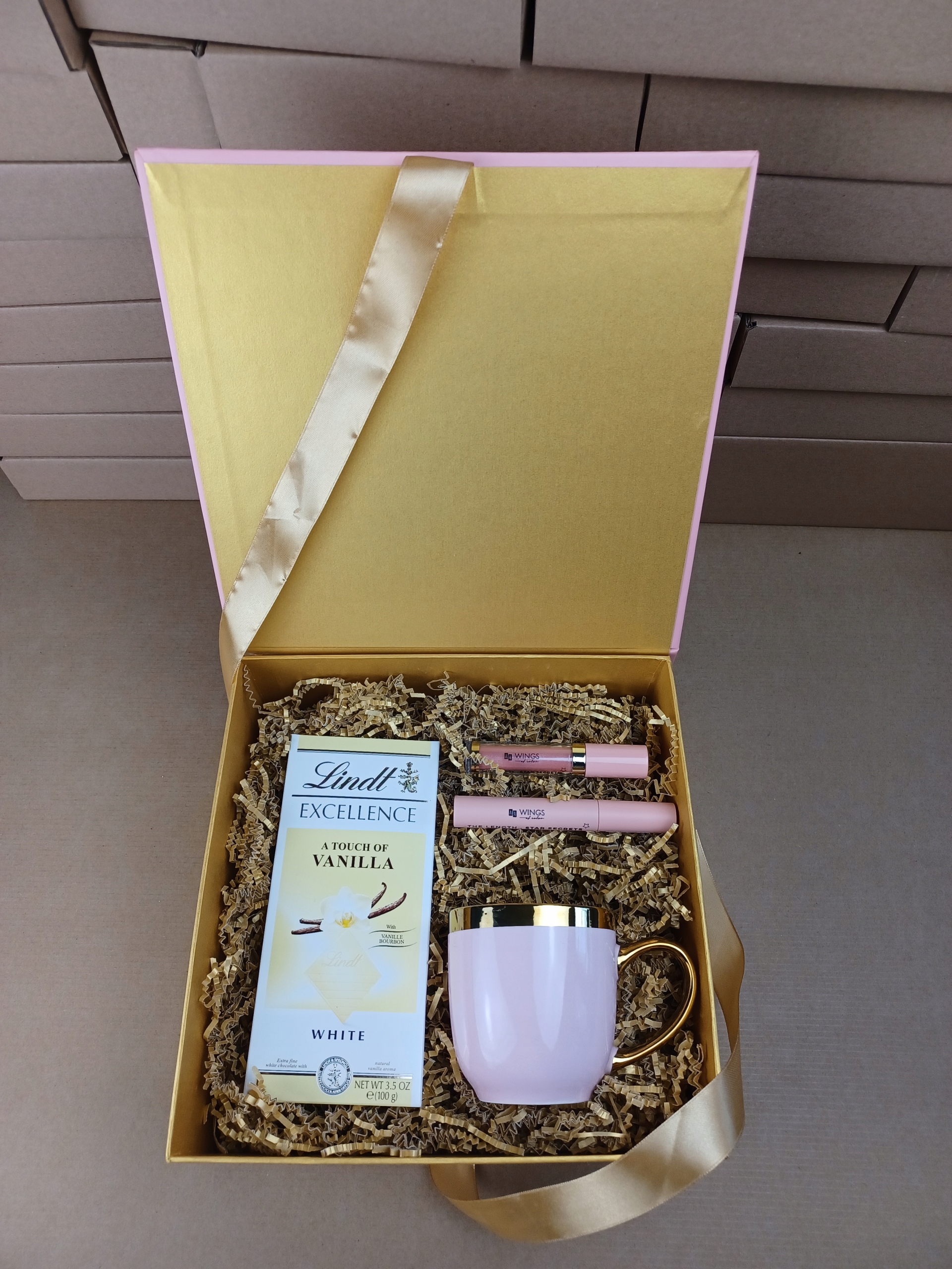 Złoty wypełniacz do paczek Marka inny