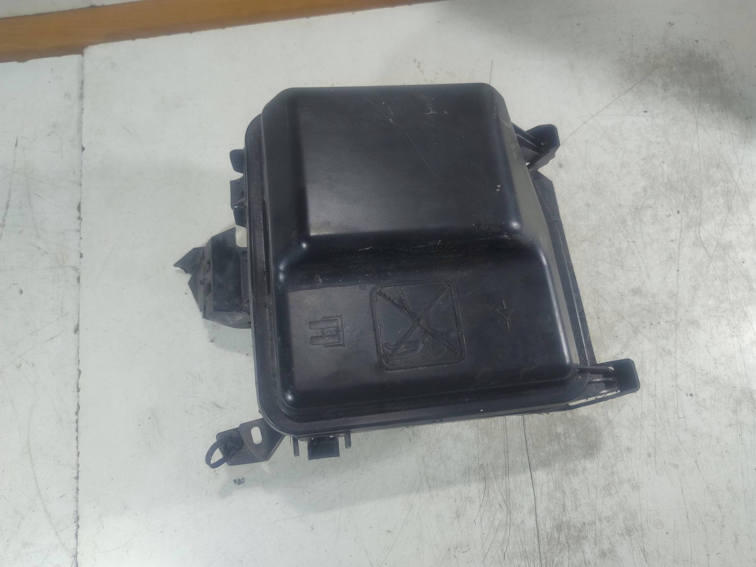корпус коробки предохранителей CITROEN JUMPY Expert Scudo II 1497286080