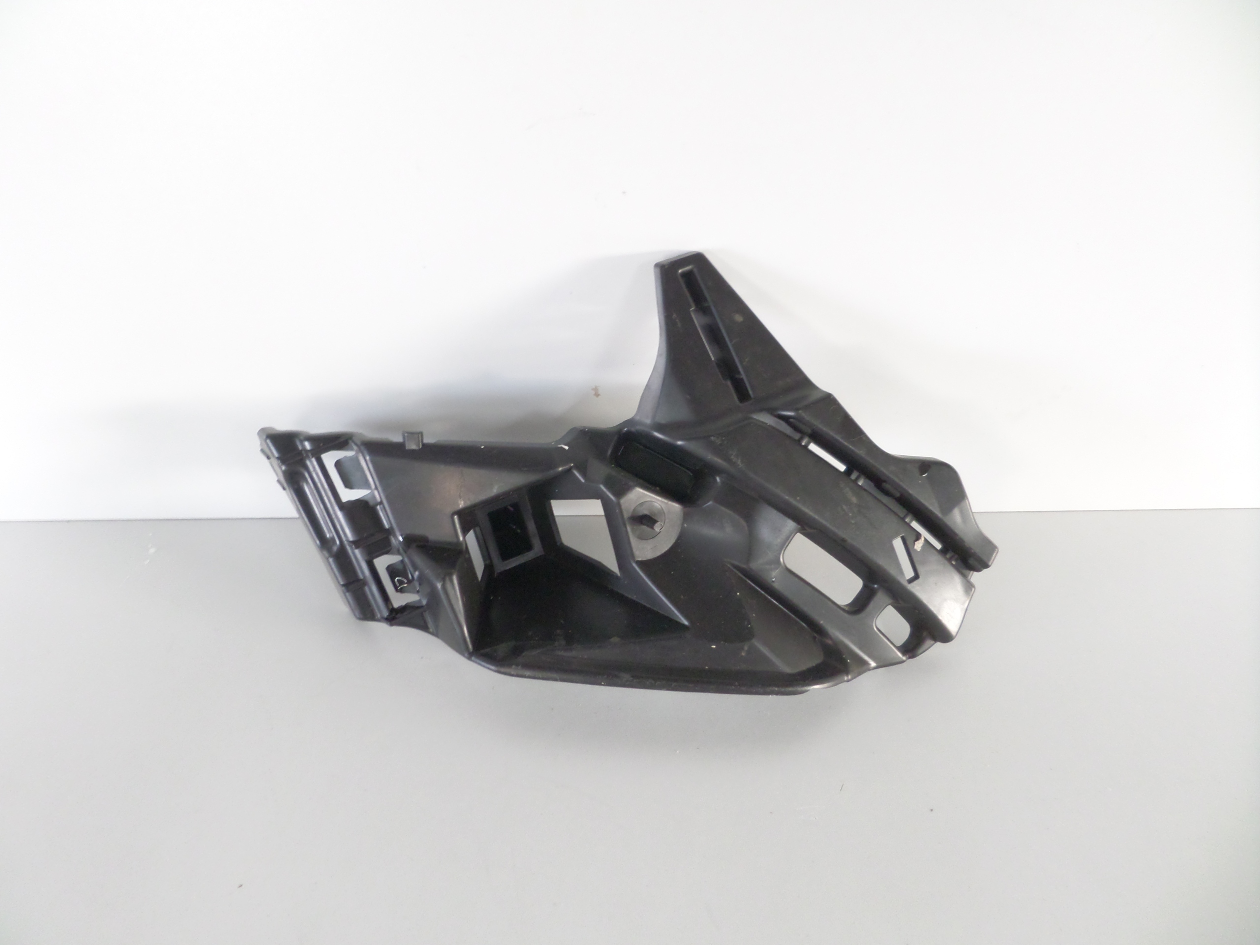 bumper bracket front left SKODA KAROQ 17