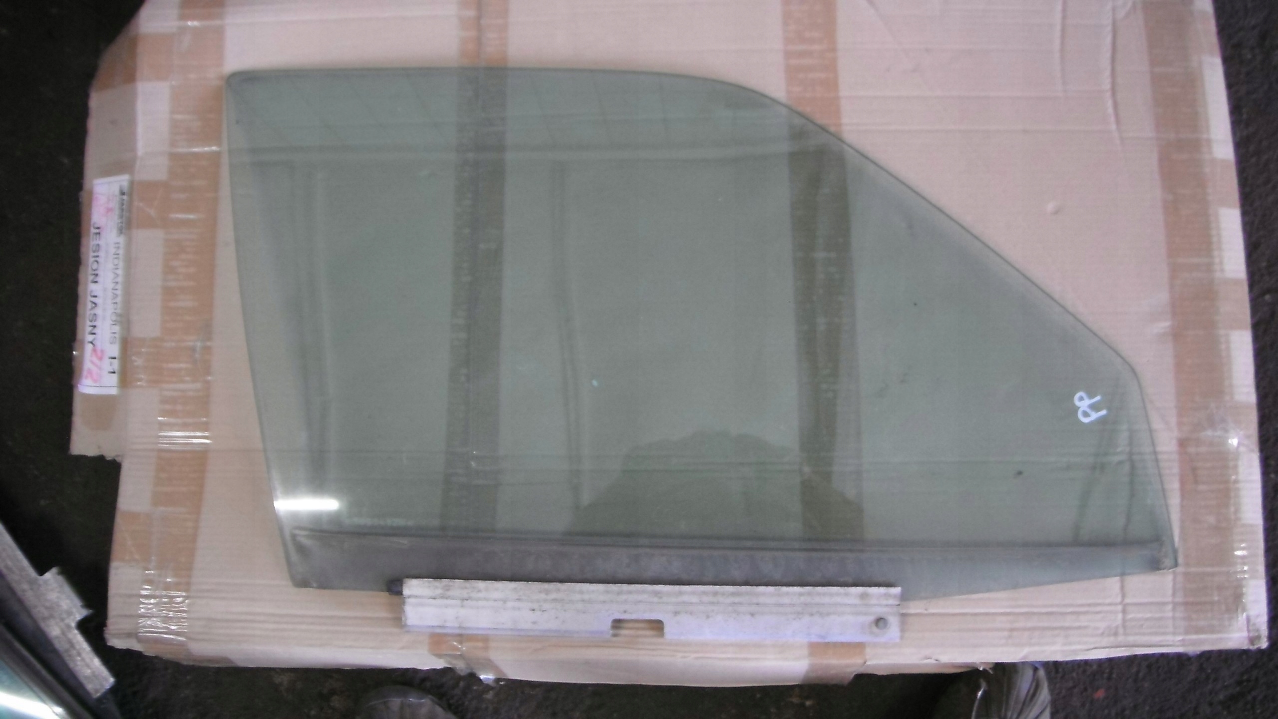 MERCEDES E W124 SZYBA PRAWA PRZEDNIA ZIELONA