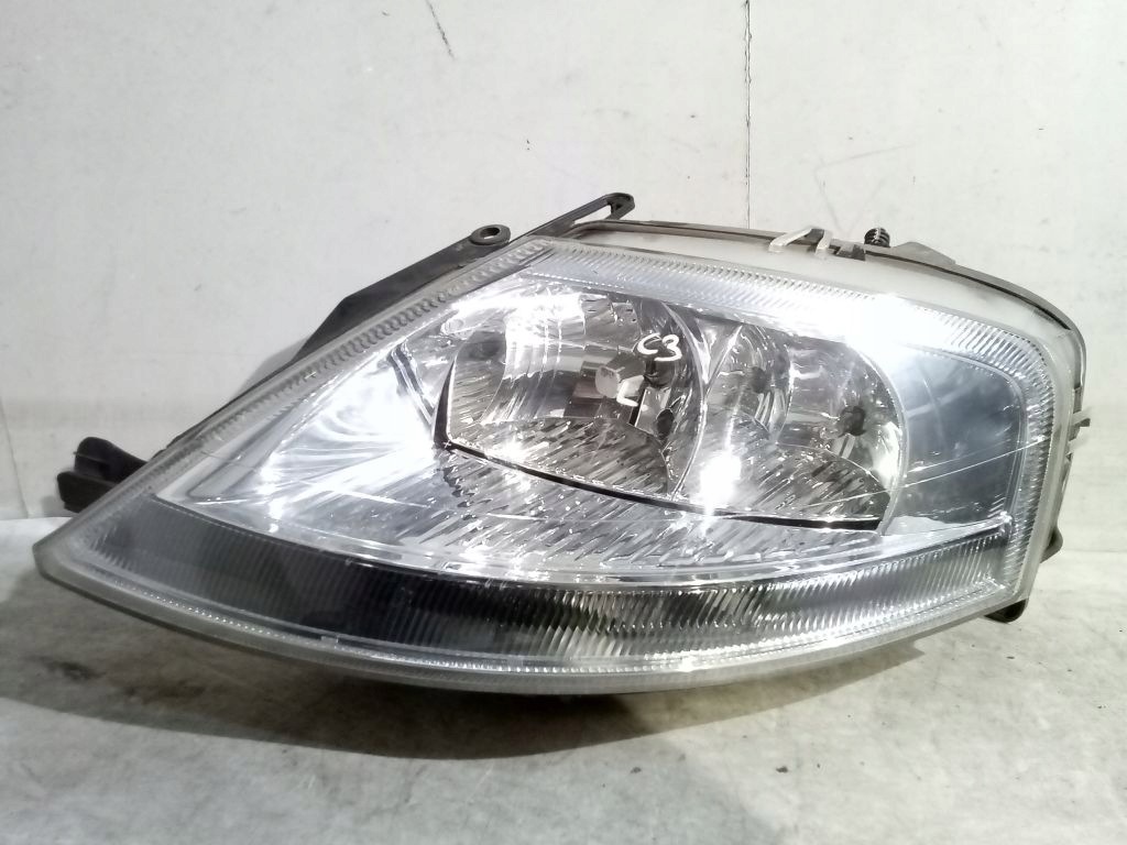 Citroen C3 and light left front front