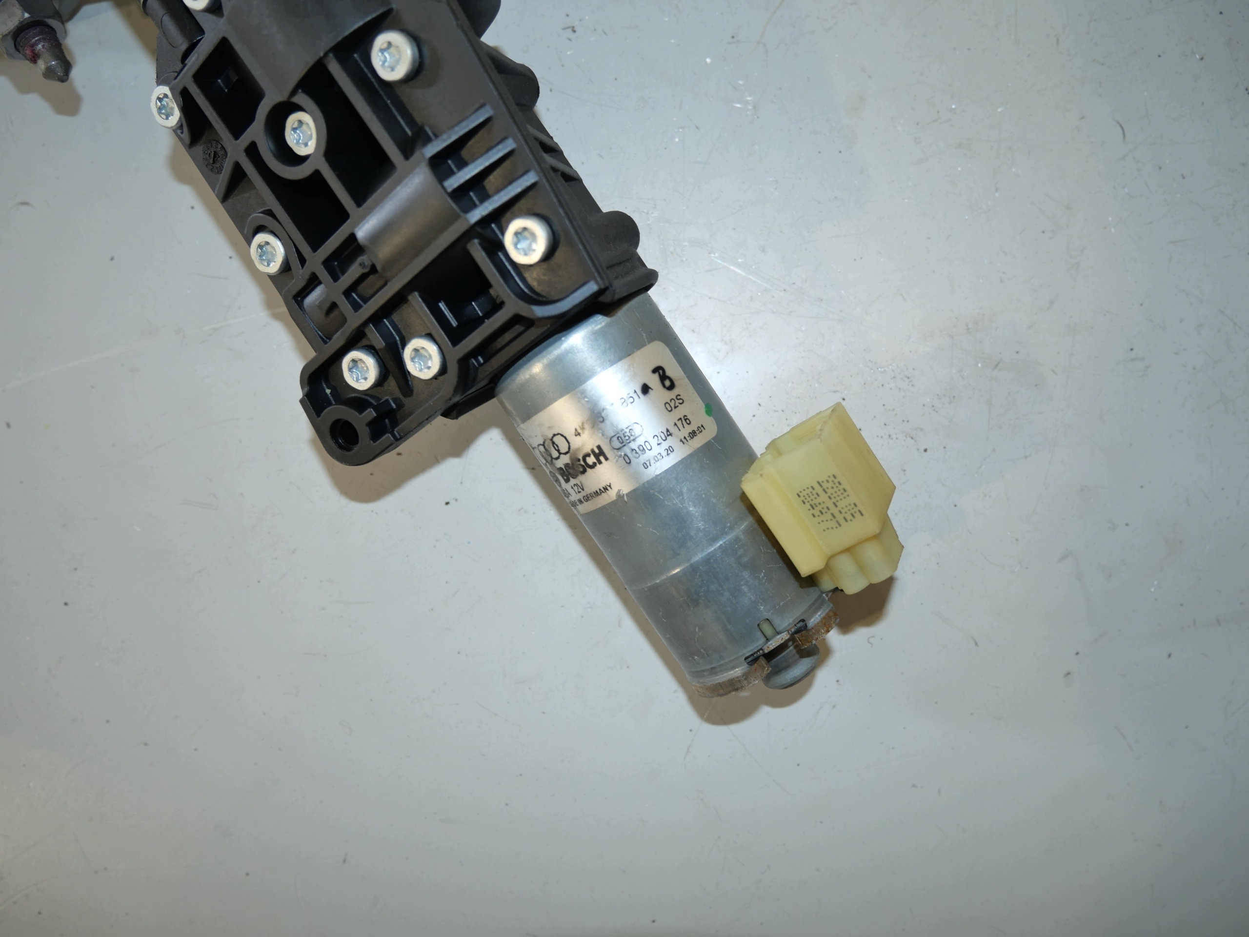 lock DOCIAG bonnet boot AUDI 4K9327299A