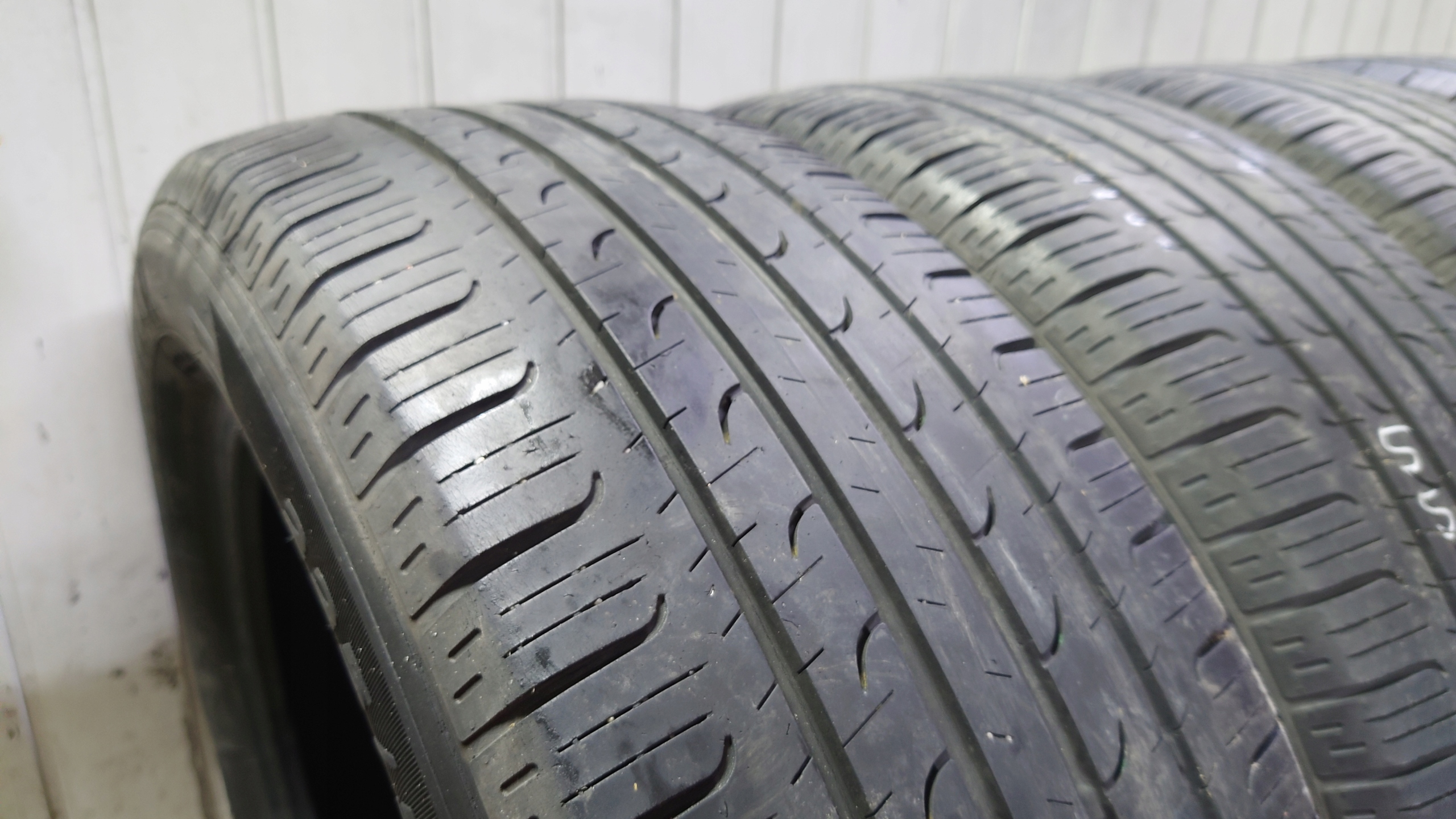 4x Goodyear Efficient Grip 225 55 19