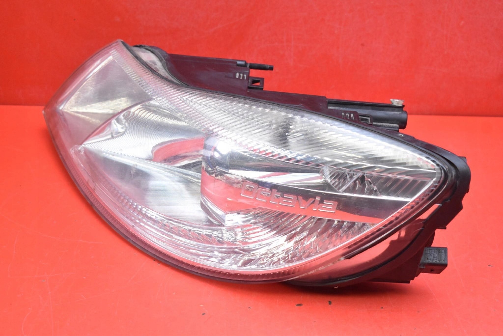 REFLEKTOR left light front lens EU 1Z1941015F SKODA OCTAVIA 2 II 08-13