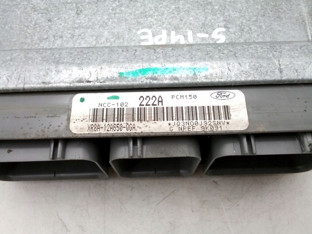 Jaguar S type S-type computer control unit of the engine Ford XR8A-12A650-QGA