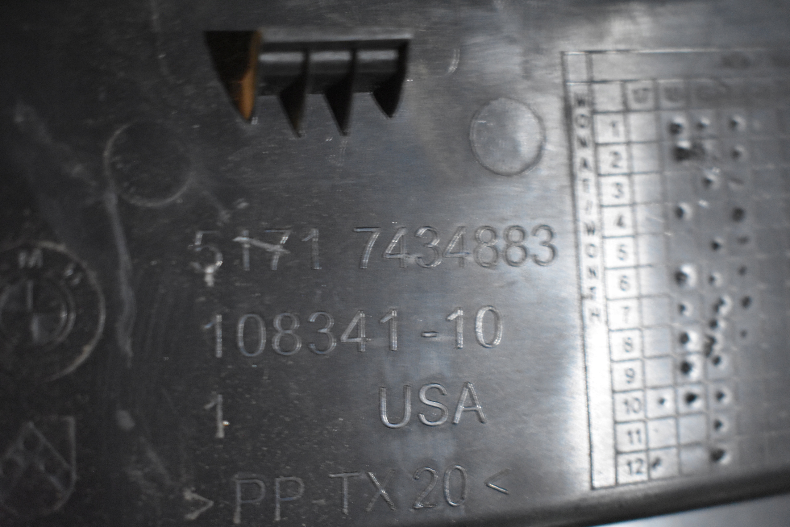 IDEALNE torpedo right BMW G05 G06 G07 1