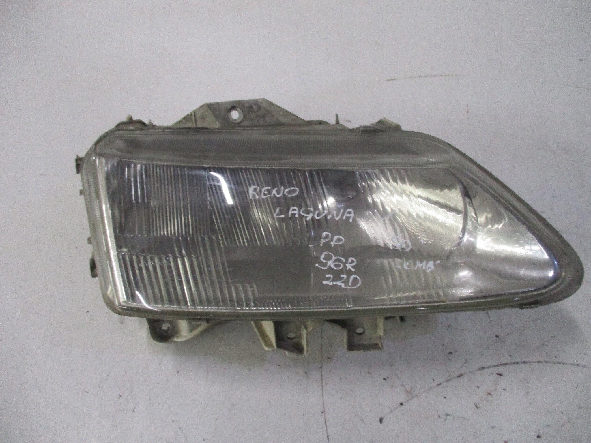 фара правая renault LAGUNA и 5D 96R универсал