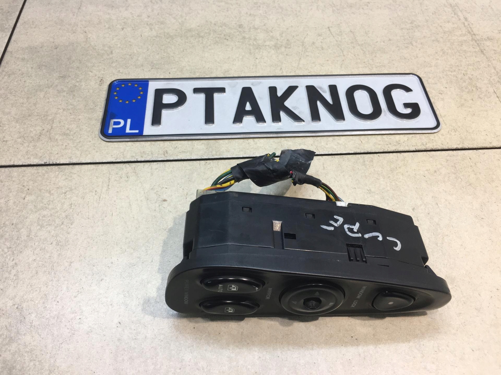PANEL okna levý předek HYUNDAI COUPE a 93570-27000