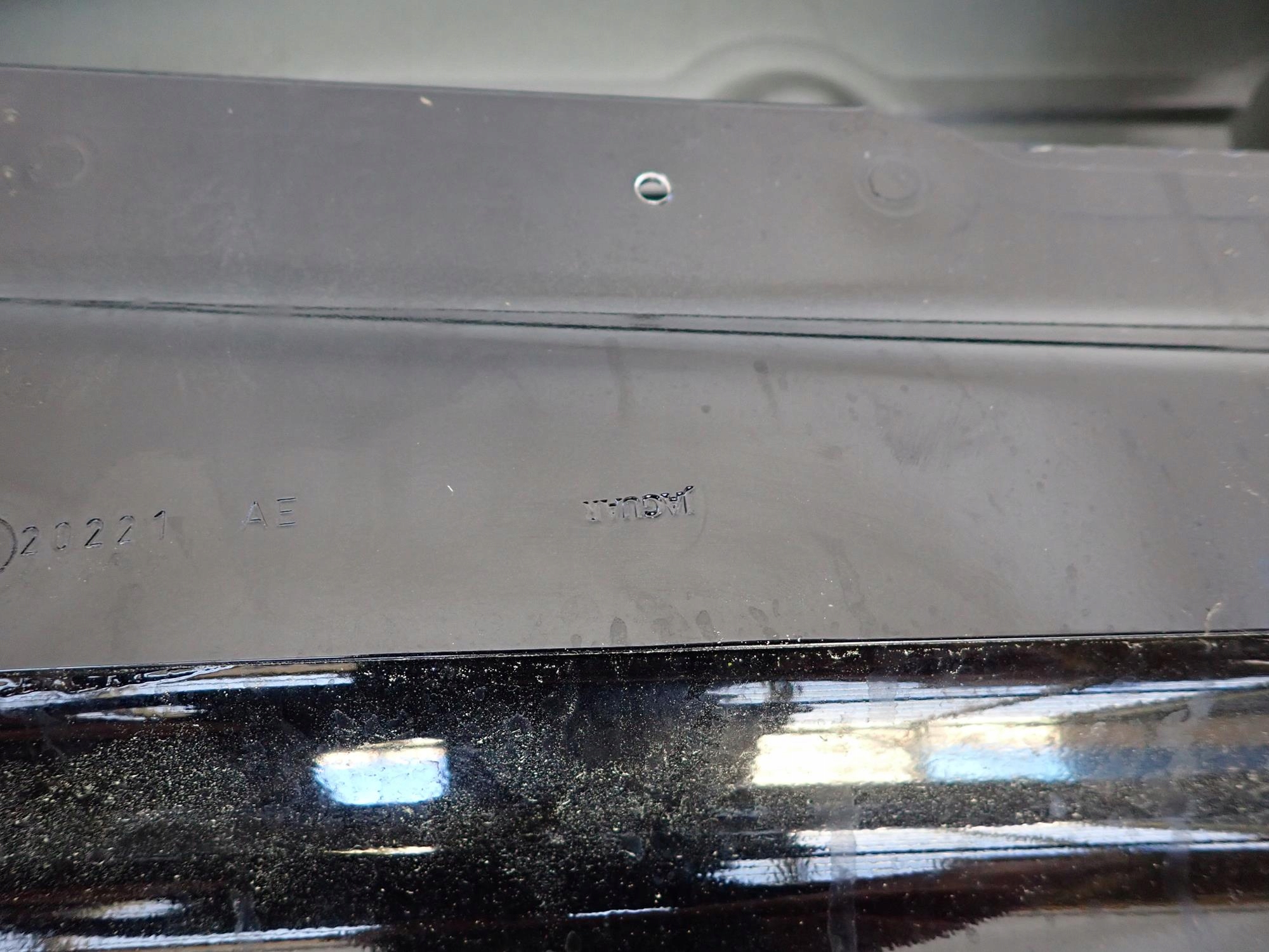 JAGUAR and-PACE 18-24 door front front left