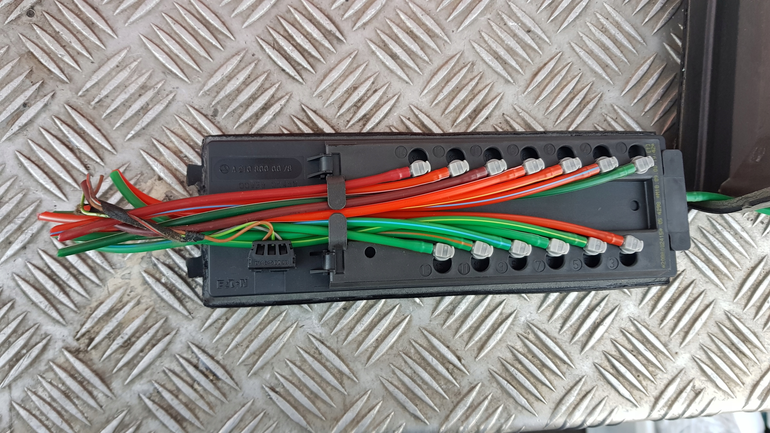 MERCEDES W208 ROZDZIELACZ luft A2108000078