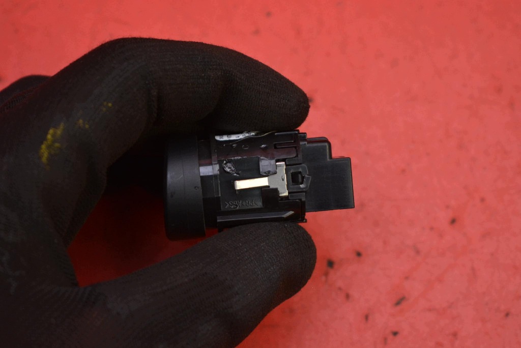 ignition key button blocking 3V0905217B 2Q0905861B SKODA OCTAVIA 4 IV