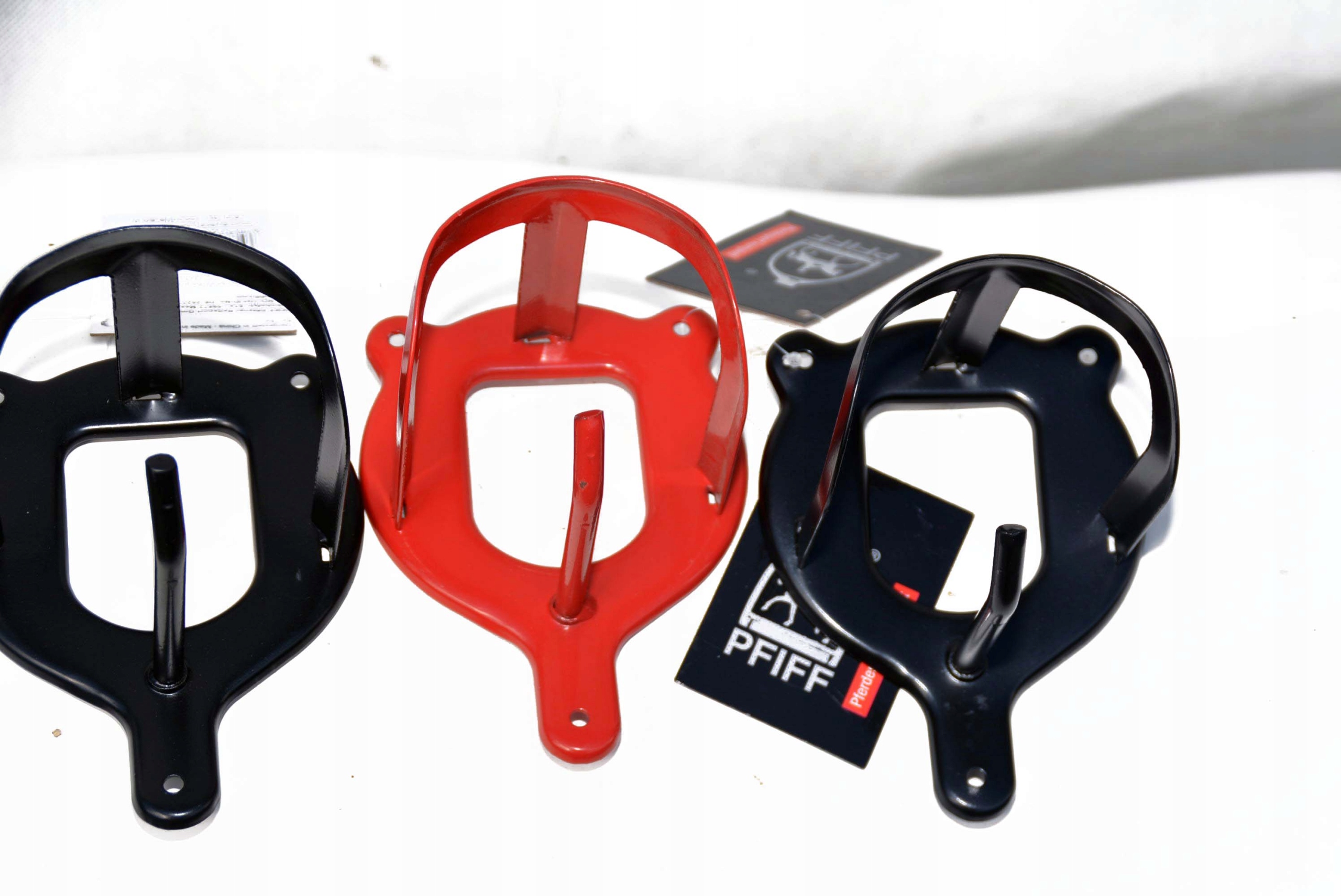 WIESZAK METALOWY NA OGŁOWIE -STABILNY Marka Kerbl