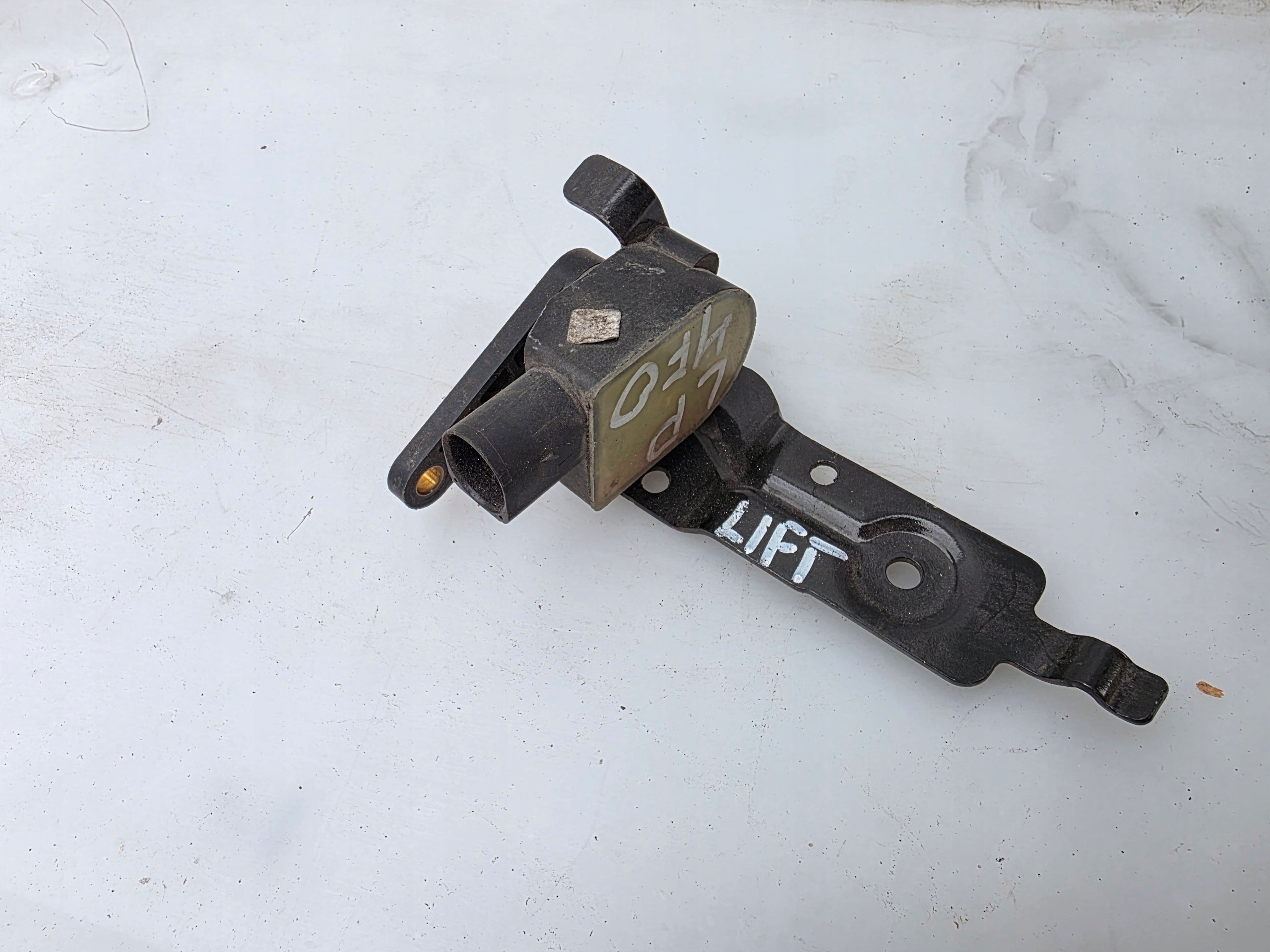 sensor POZIOMOWANIA of the lights springing left front front AUDI A6 C6 4F