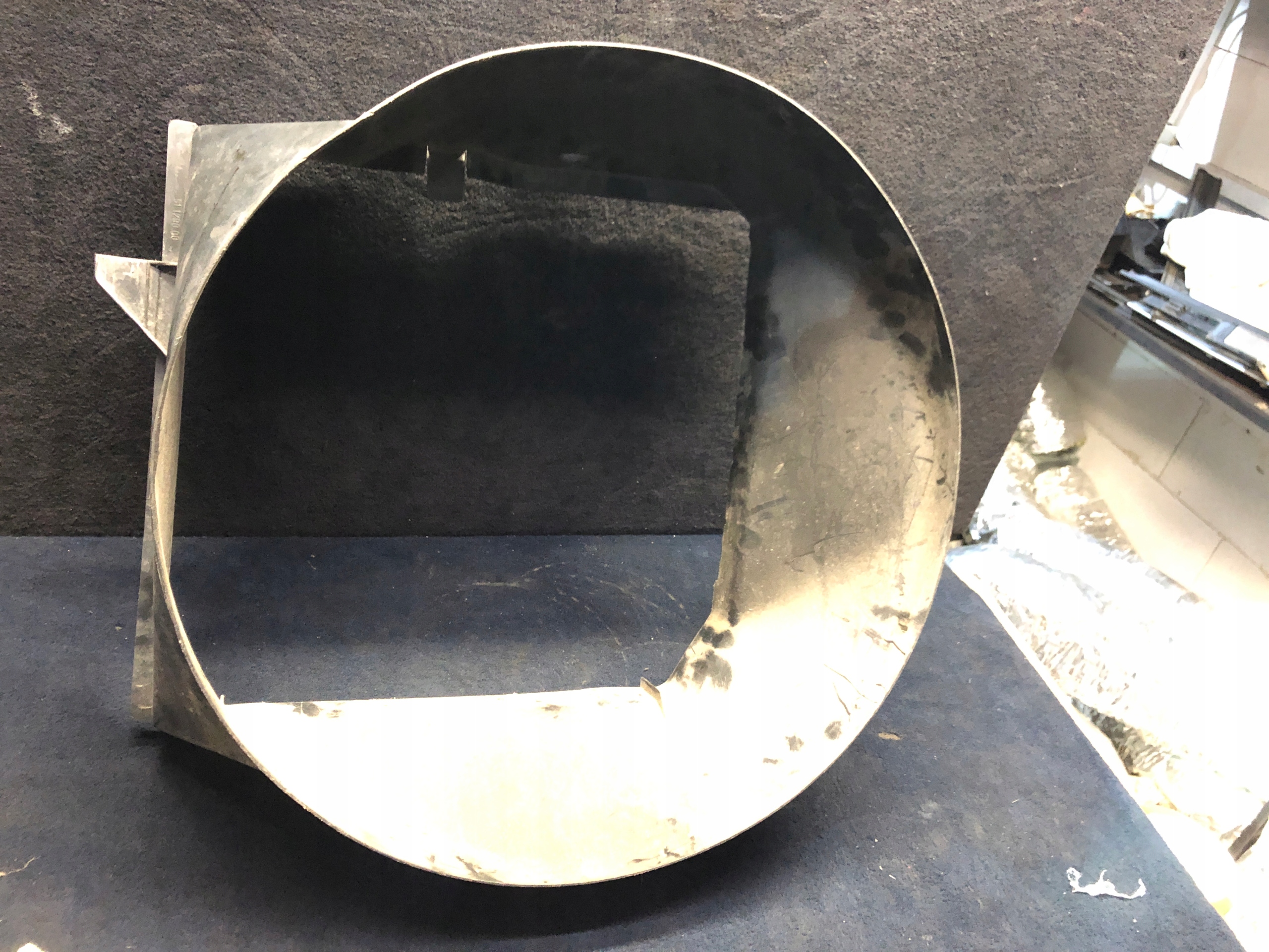 A1698170220 - Mercedes-BENZ W124 решетка радиатора 1245054055