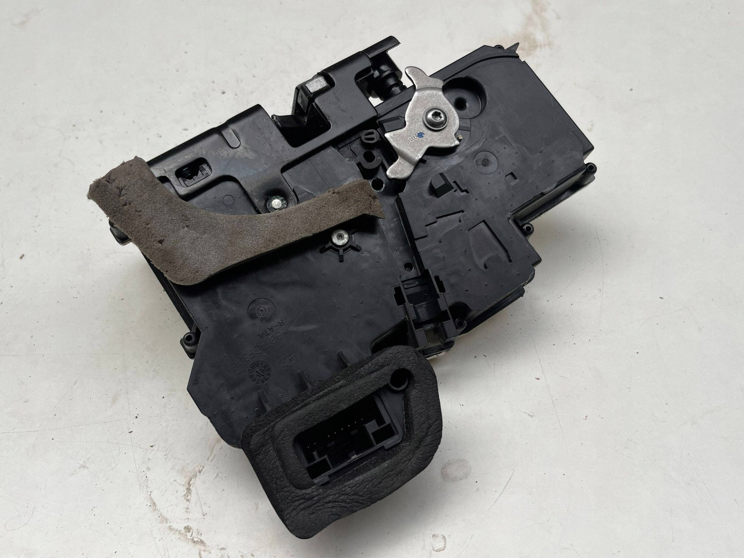 AUDI A6 C8 lock door right rear part 4K0839016Q @M