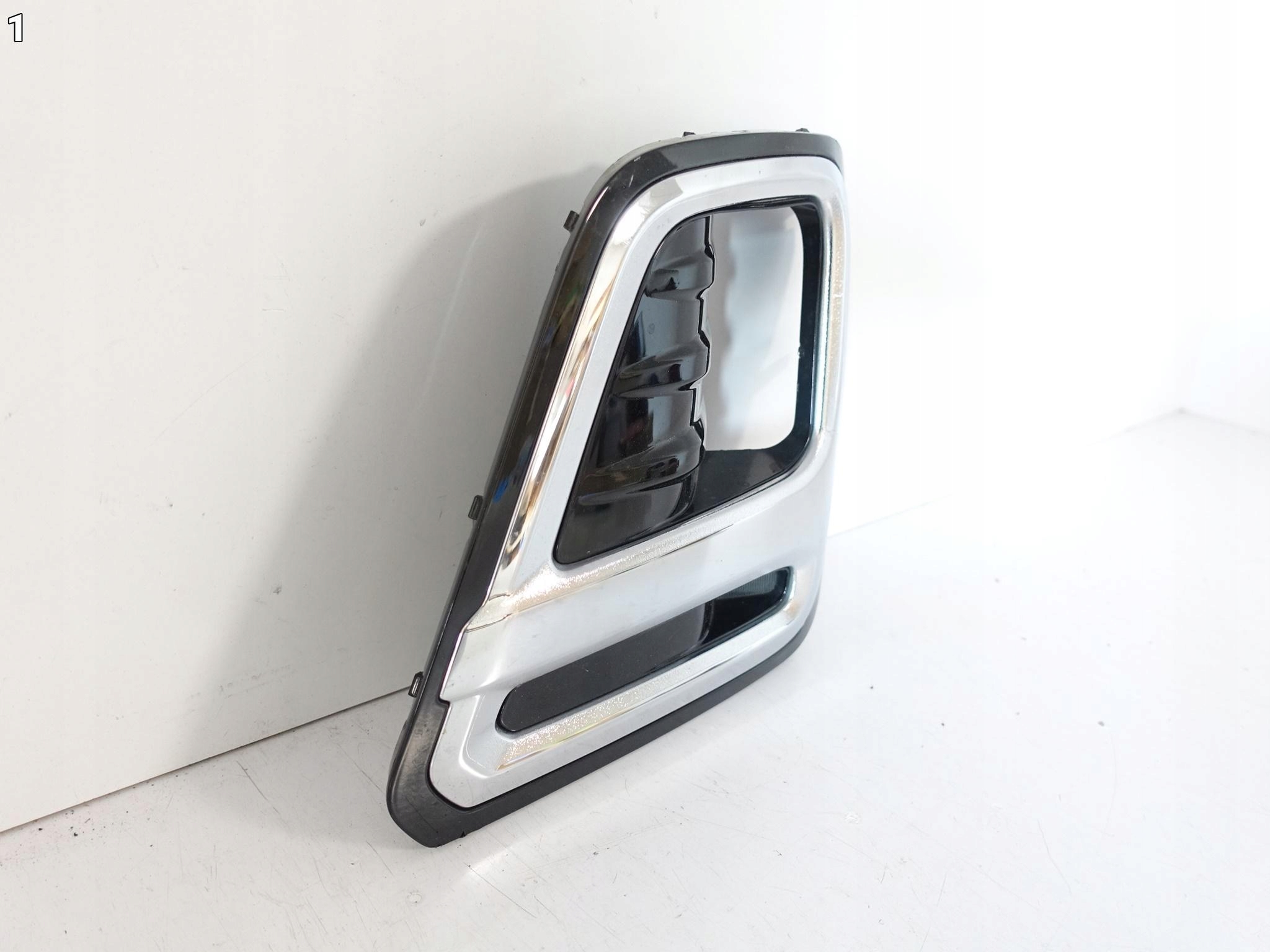 SUBARU FORESTER V SK 5 18- grid spoiler W bumper right front CHROM