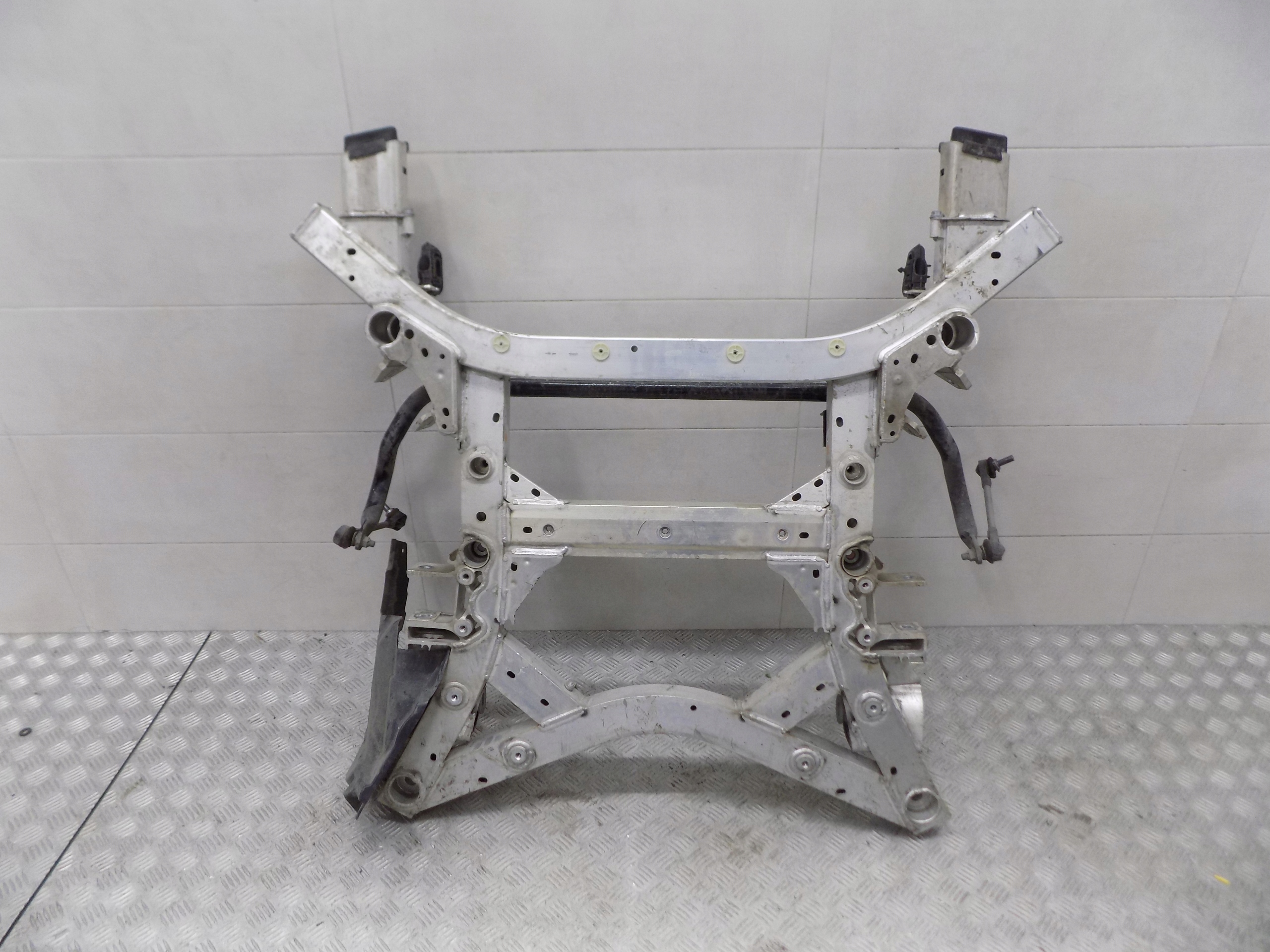 BMW IX I20 axle beam sider subframe front 6893165 STABILIZATOR 6891434