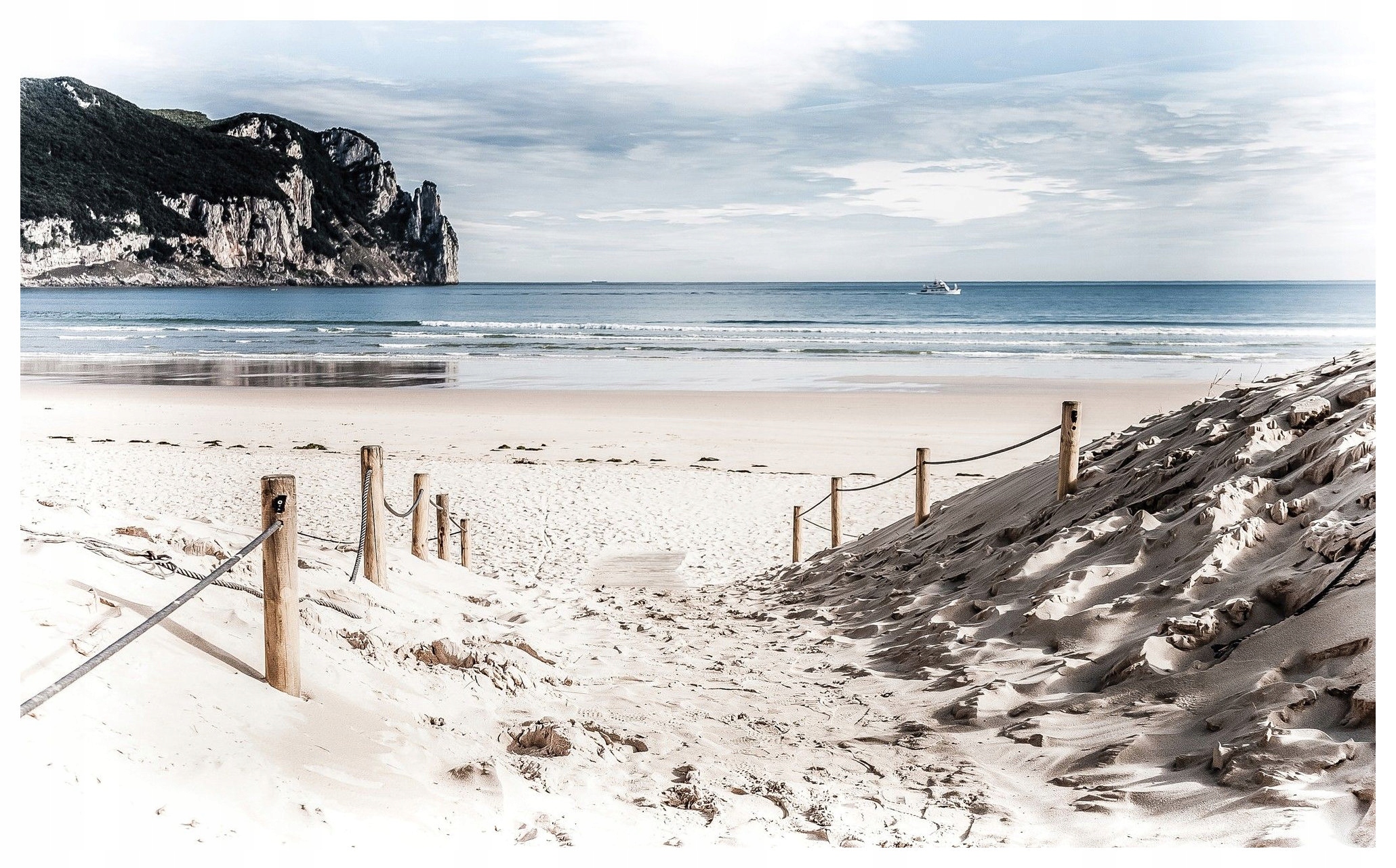 Fototapeta Pláž oceán klid příroda skály pustý břeh 200x140 lepidlo