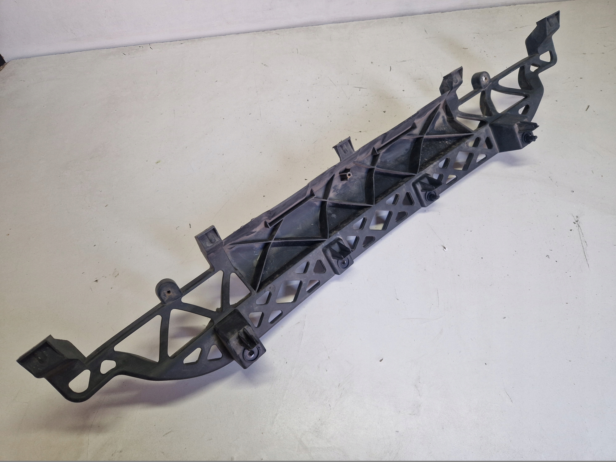 AUDI Q7 4L bumper bracket central rear part rear 4L0807329