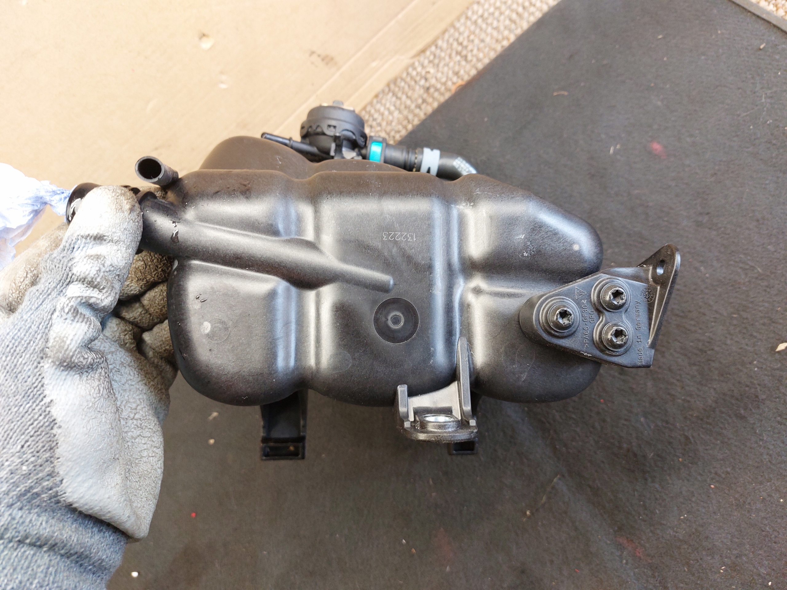 бачок воды PORSCHE 992 992121407B