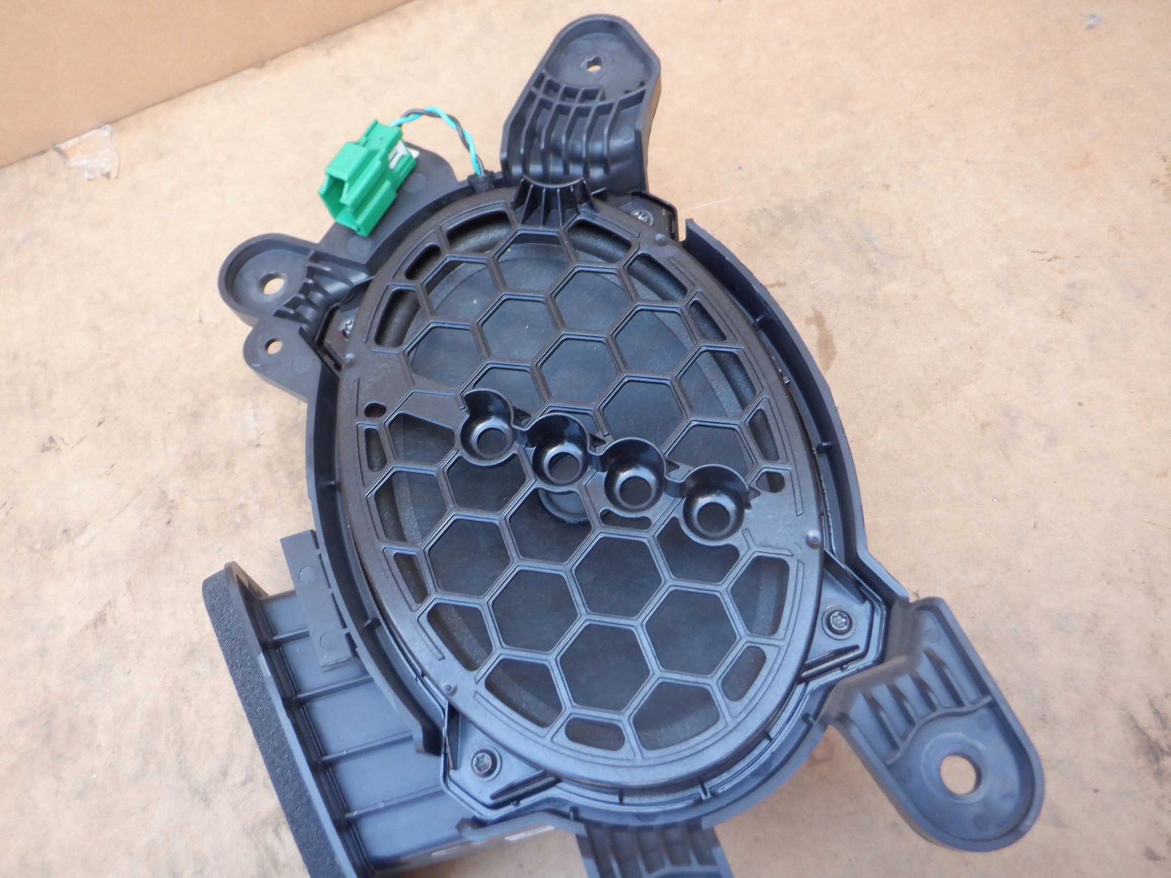 SUBWOOFER GŁOŚNIK FORD ESCAPE MK4 USA TITANIUM Producent części Ford OE