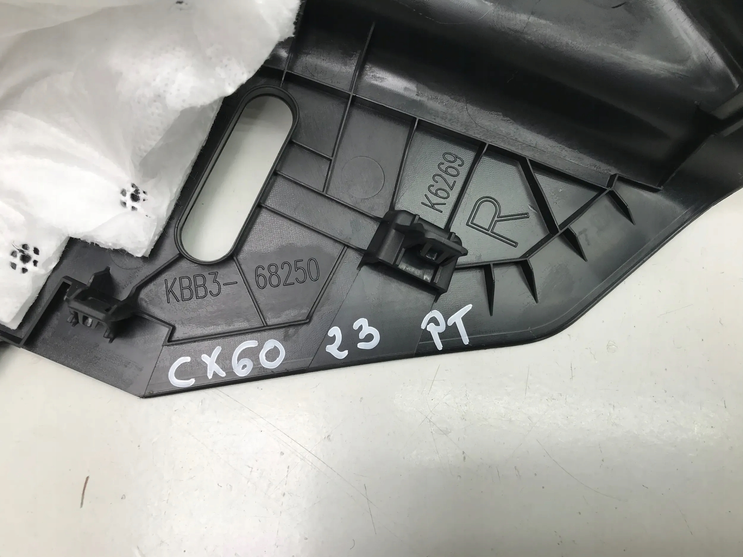 Mazda CX-60 CX60 PLASTIK ZAŚLEPKA OSŁONA SŁUPKA PRAWY TYŁ KBB368250 Numer katalogowy części KBB368250